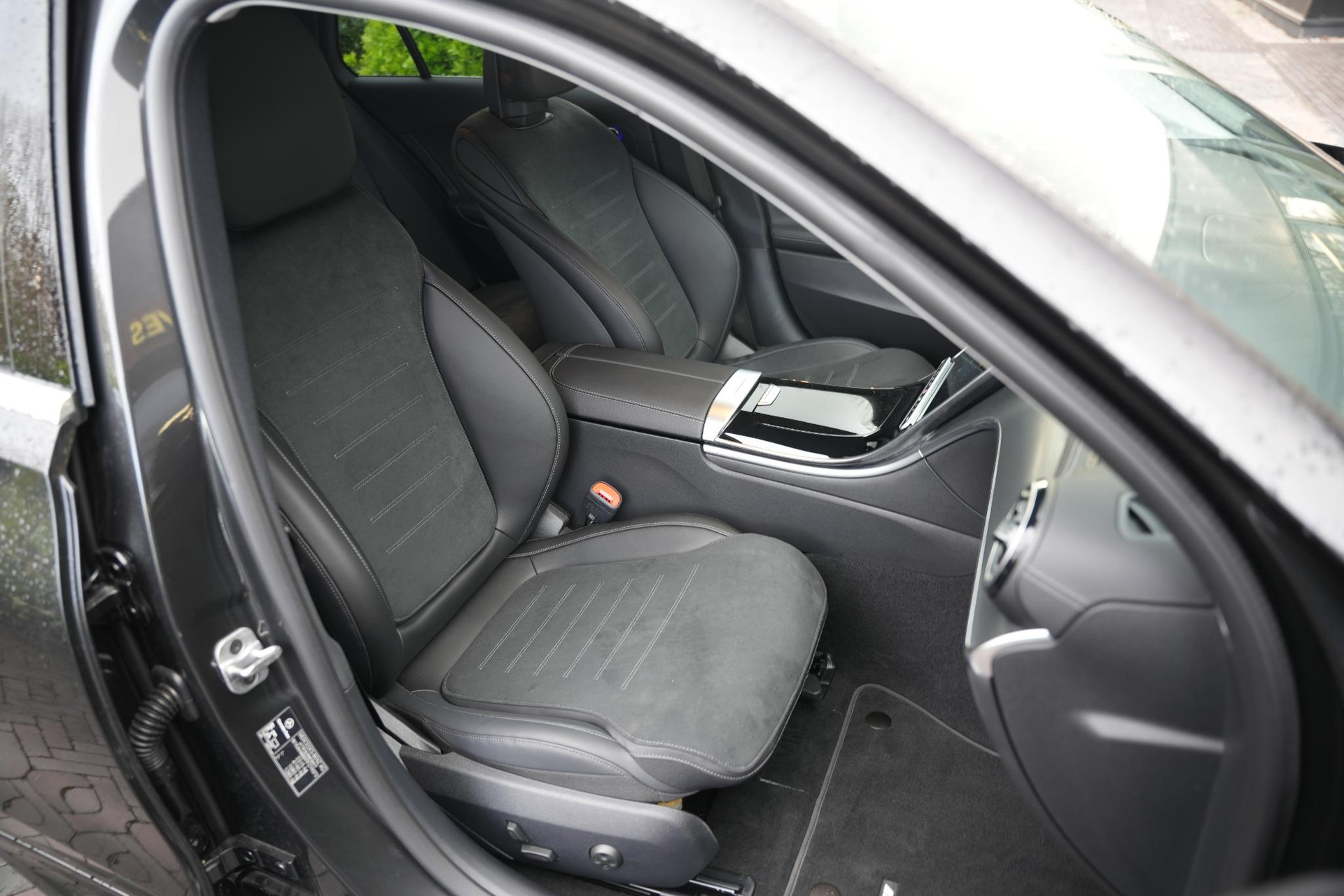 Mercedes-Benz C-Klasse 180 Business Solution AMG 2025 GRAPHITE GRAY - METALLIC FINISH (831U) 19