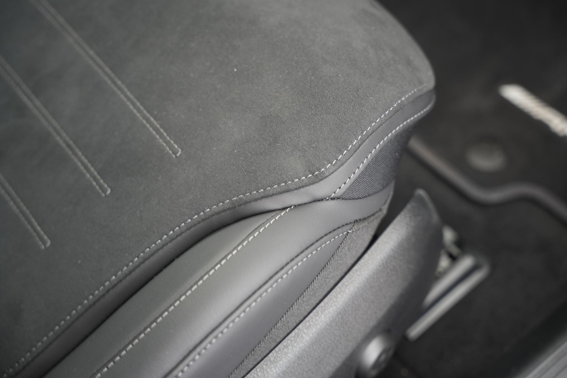 Mercedes-Benz C-Klasse 180 Business Solution AMG 2025 GRAPHITE GRAY - METALLIC FINISH (831U) 21