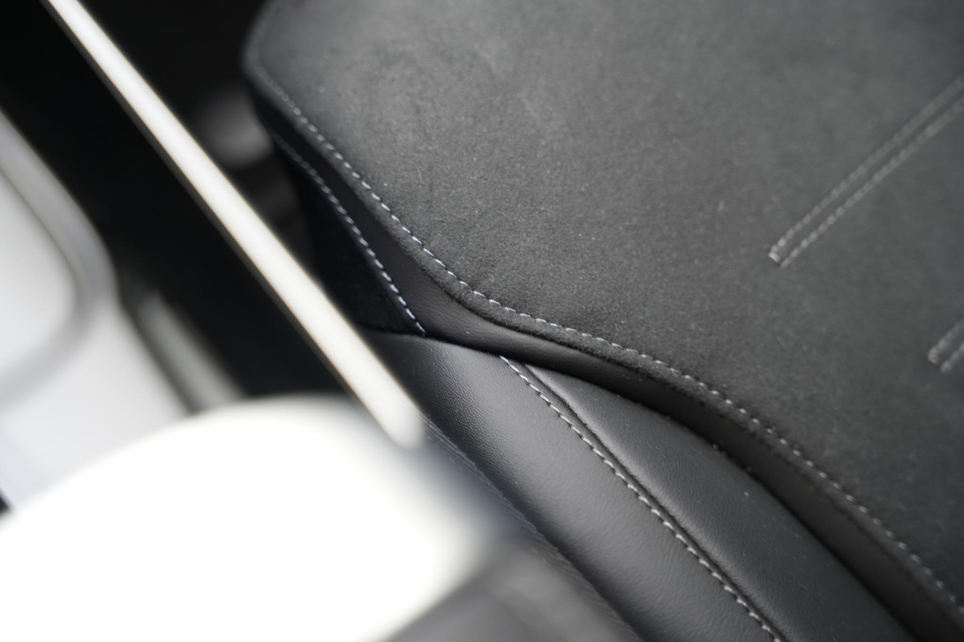 Mercedes-Benz C-Klasse 180 Business Solution AMG 2025 GRAPHITE GRAY - METALLIC FINISH (831U) 40