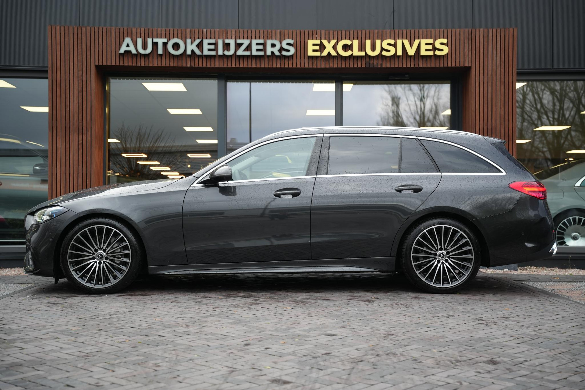 Mercedes-Benz C-Klasse 180 Business Solution AMG 2025 GRAPHITE GRAY - METALLIC FINISH (831U) 5