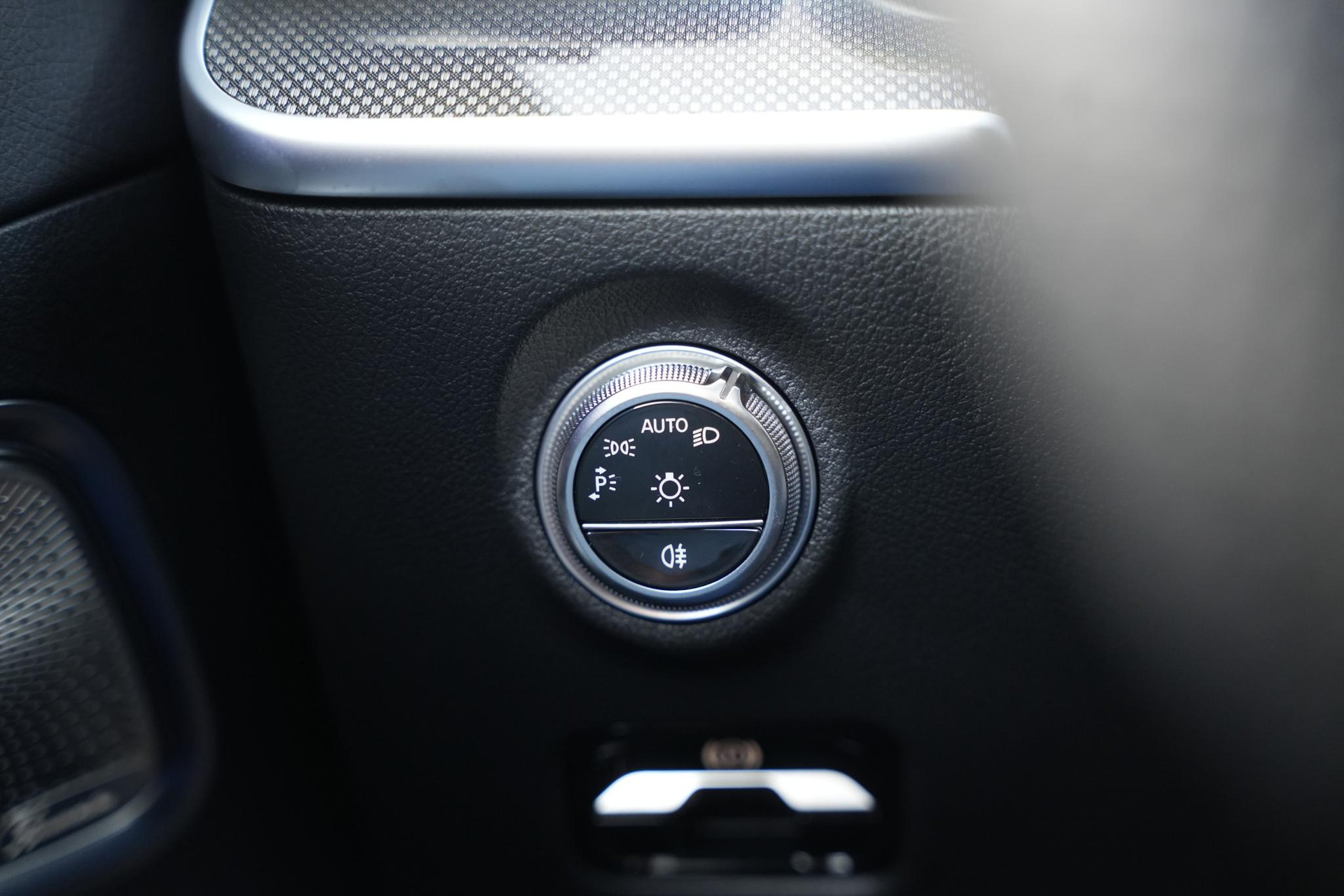 Mercedes-Benz C-Klasse 180 Business Solution AMG 2025 SELENITE GRAY - METALLIC FINISH (992U) 25