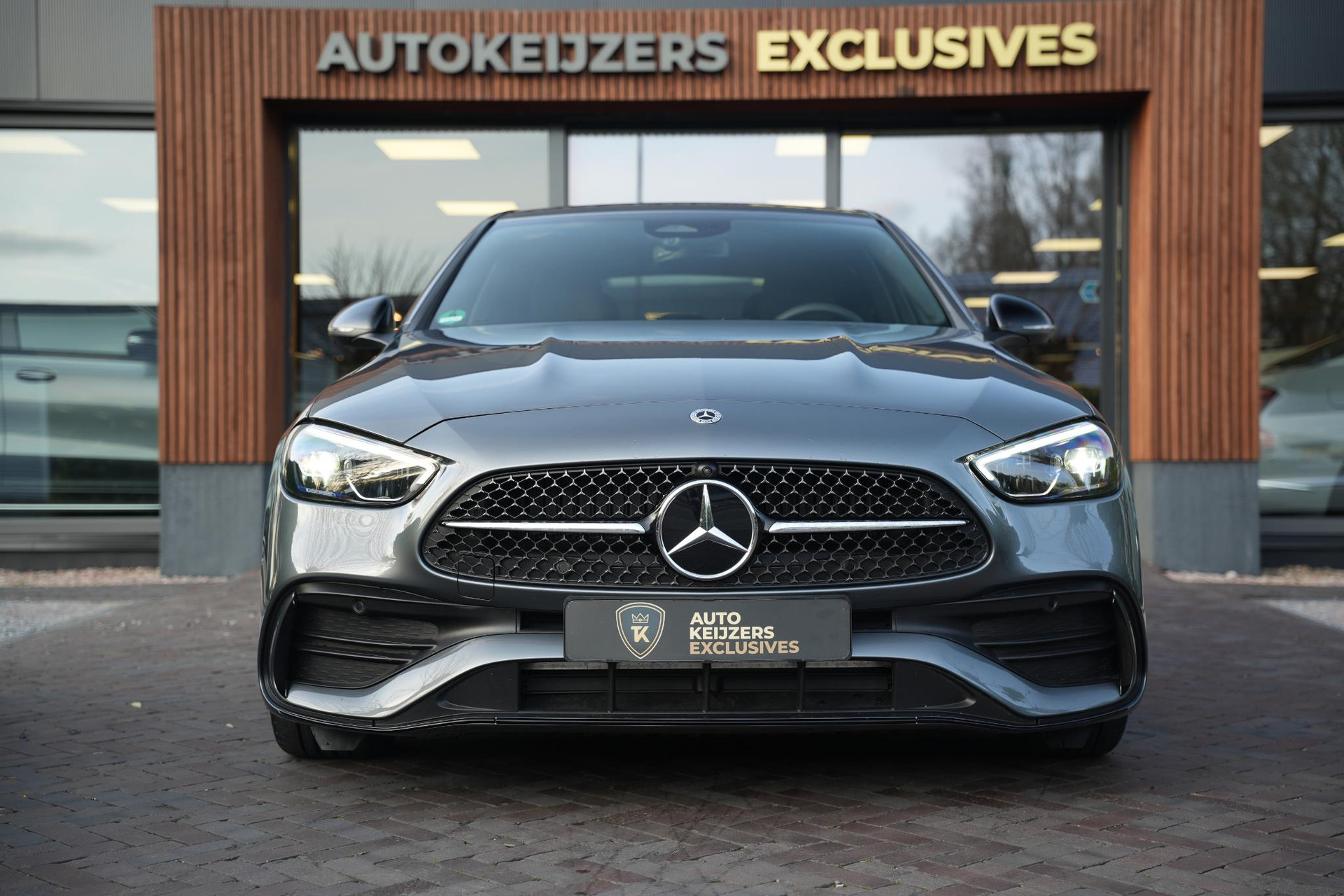 Mercedes-Benz C-Klasse 180 Business Solution AMG 2025 SELENITE GRAY - METALLIC FINISH (992U) 3