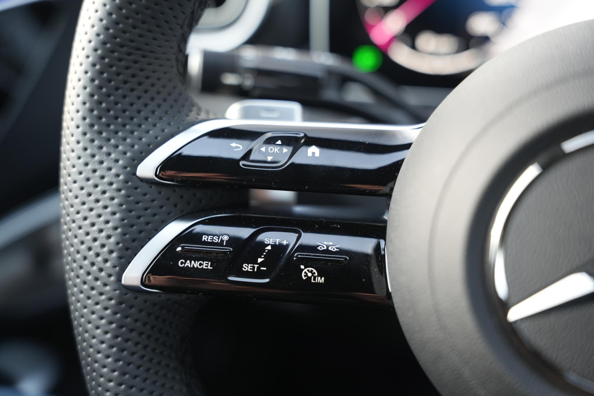 Mercedes-Benz C-Klasse 180 Business Solution AMG 2025 SELENITE GRAY - METALLIC FINISH (992U) 30