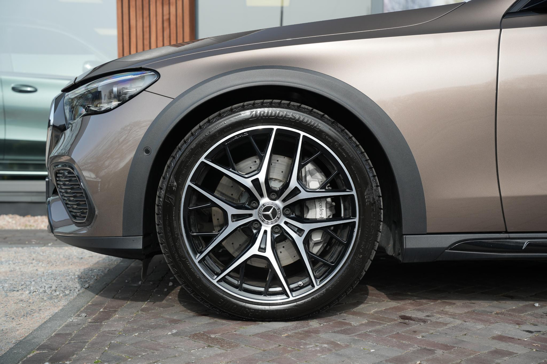 Mercedes-Benz E-Klasse All-Terrain 300 de 4MATIC All-Terrain 2025 Velvet brown-metallic finish (771U) 10