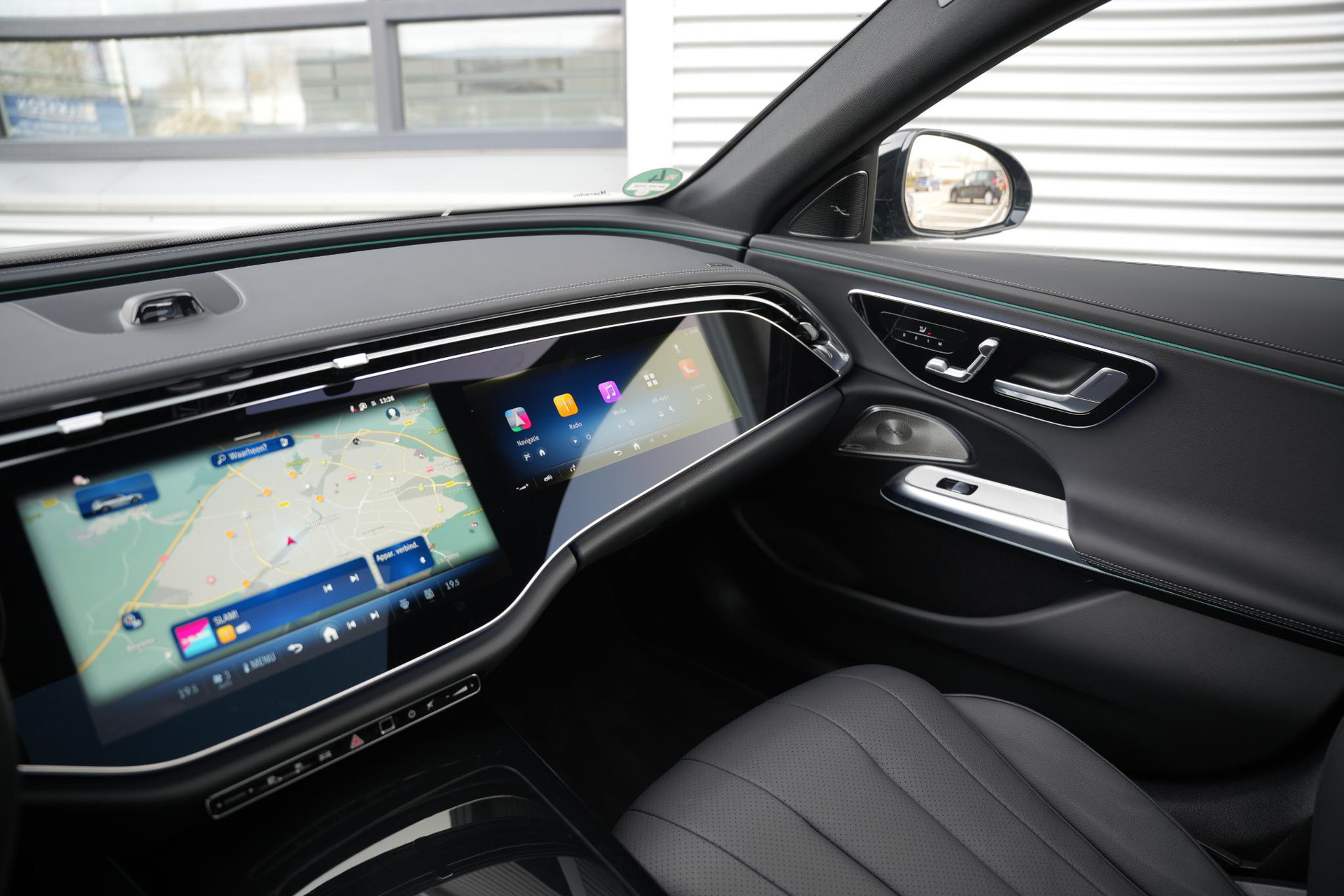 Mercedes-Benz E-Klasse All-Terrain 300 de 4MATIC All-Terrain 2025 Velvet brown-metallic finish (771U) 11