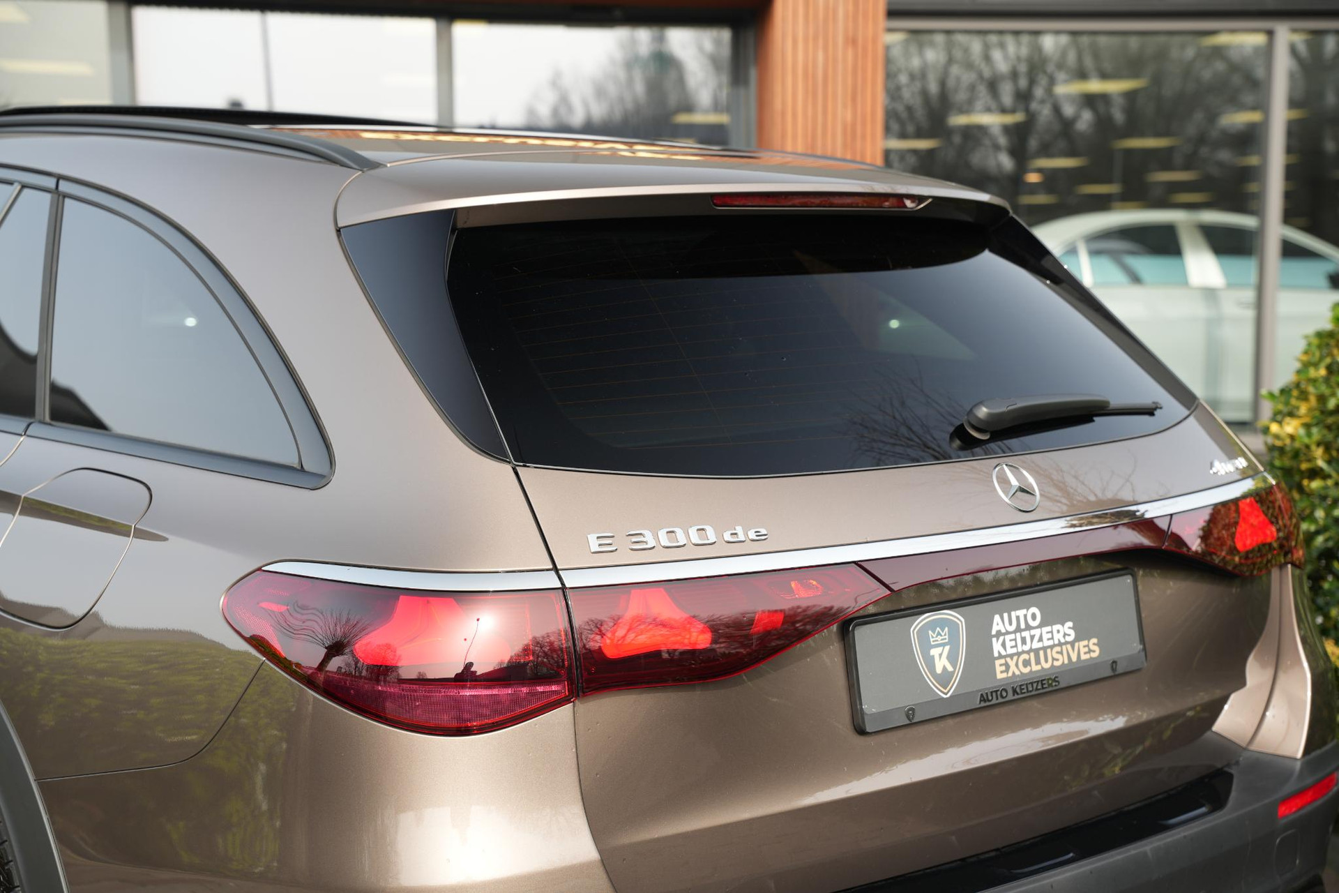 Mercedes-Benz E-Klasse All-Terrain 300 de 4MATIC All-Terrain 2025 Velvet brown-metallic finish (771U) 12