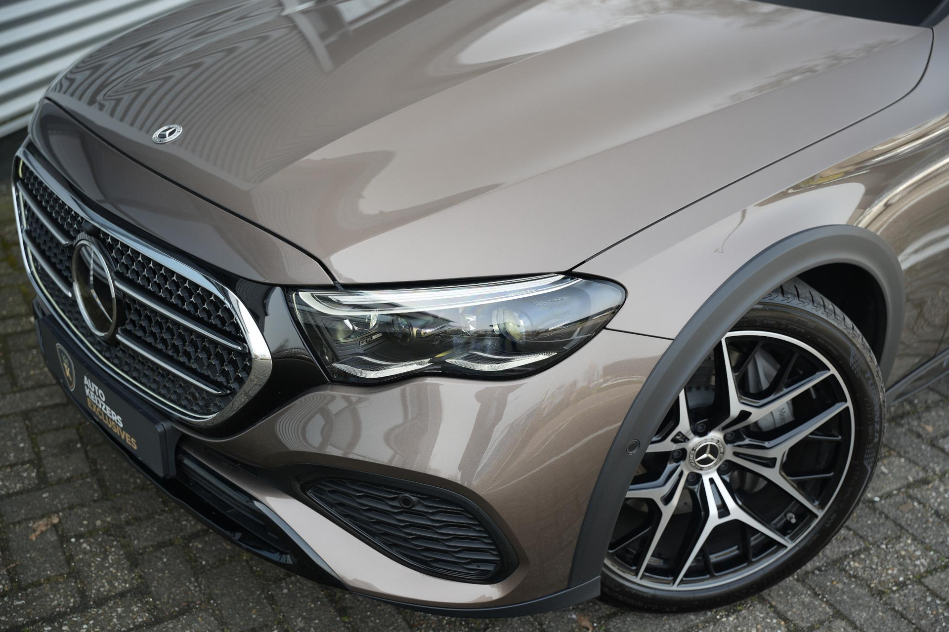 Mercedes-Benz E-Klasse All-Terrain 300 de 4MATIC All-Terrain 2025 Velvet brown-metallic finish (771U) 29