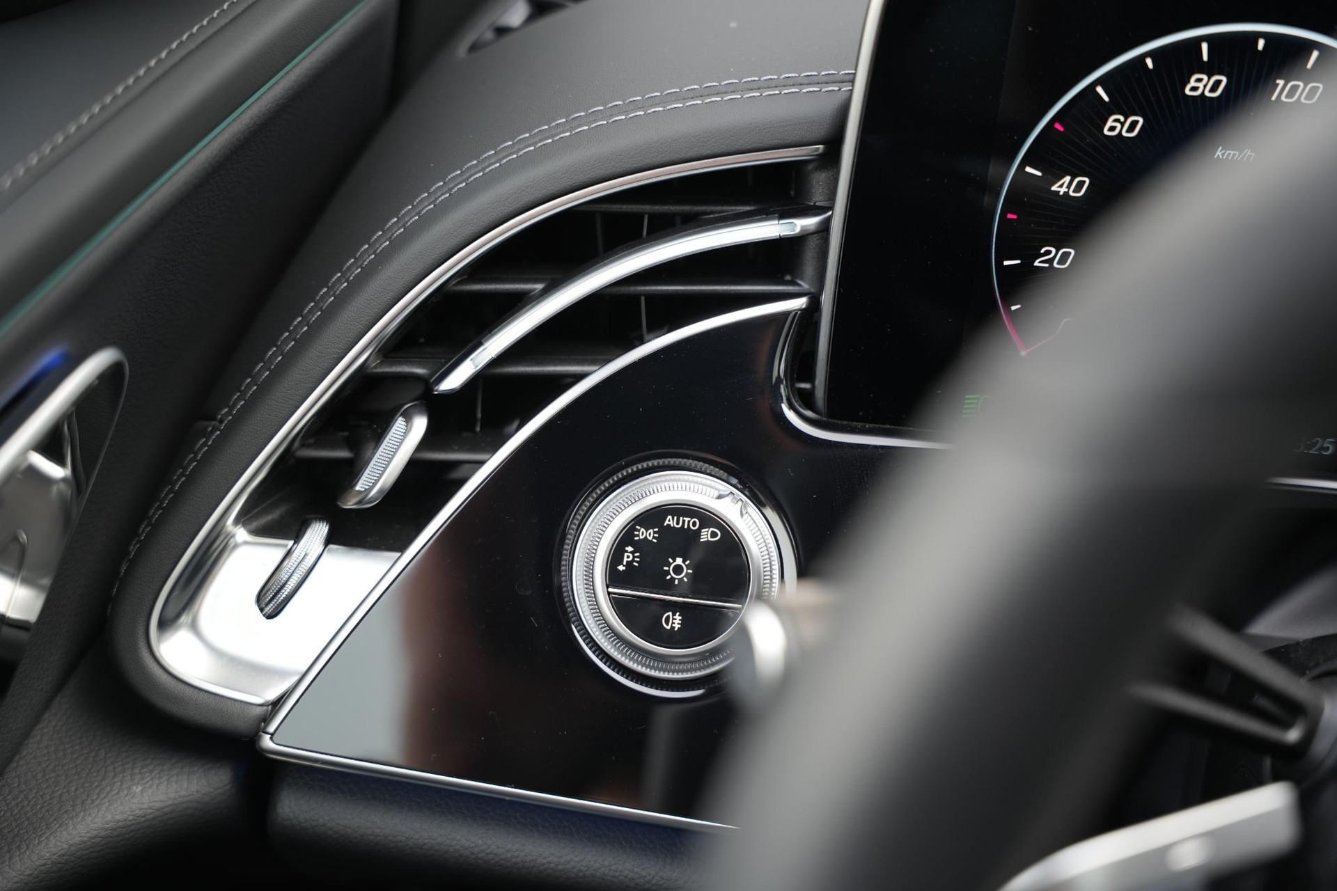 Mercedes-Benz E-Klasse All-Terrain 300 de 4MATIC All-Terrain 2025 Velvet brown-metallic finish (771U) 33