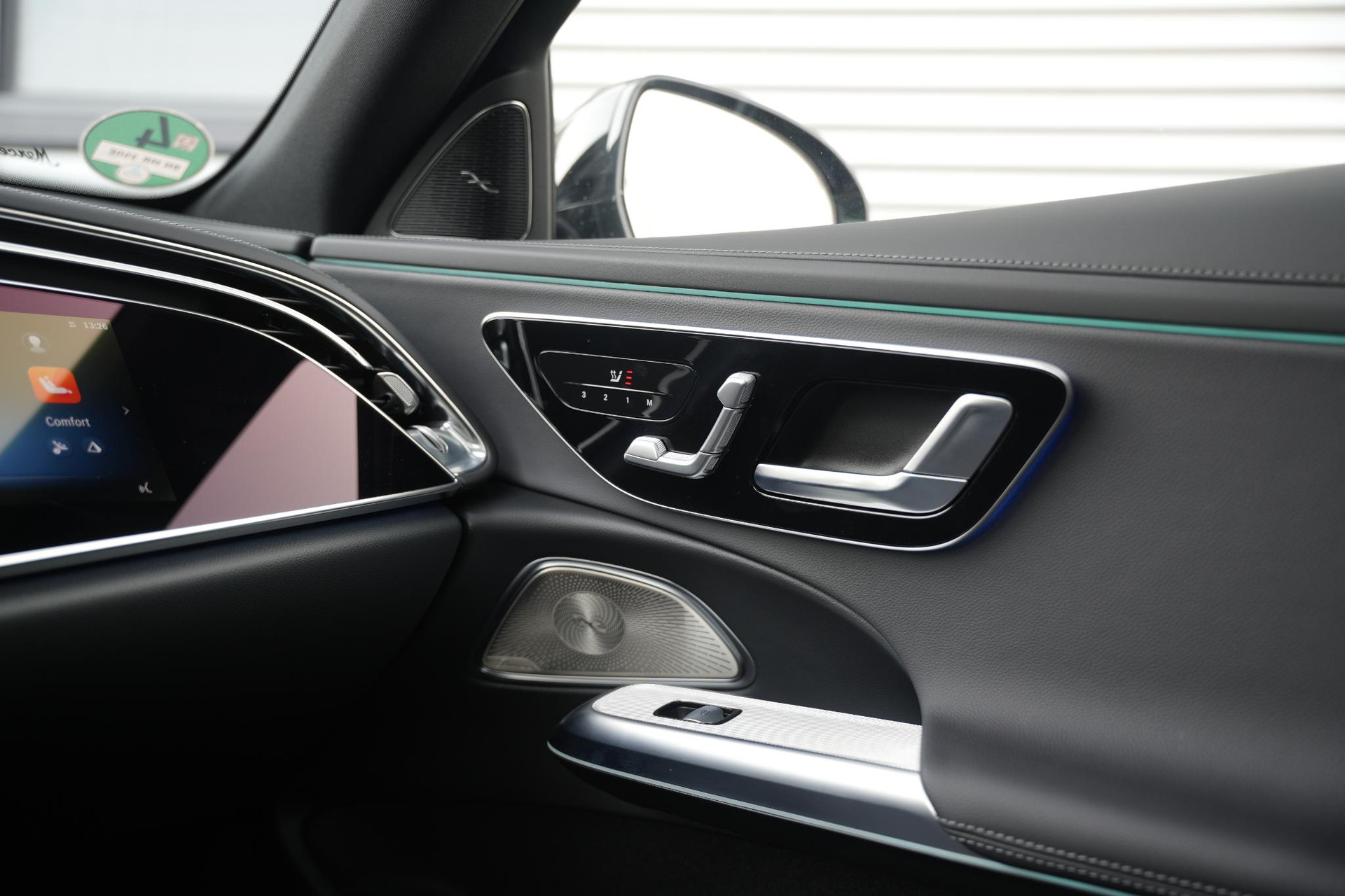 Mercedes-Benz E-Klasse All-Terrain 300 de 4MATIC All-Terrain 2025 Velvet brown-metallic finish (771U) 36