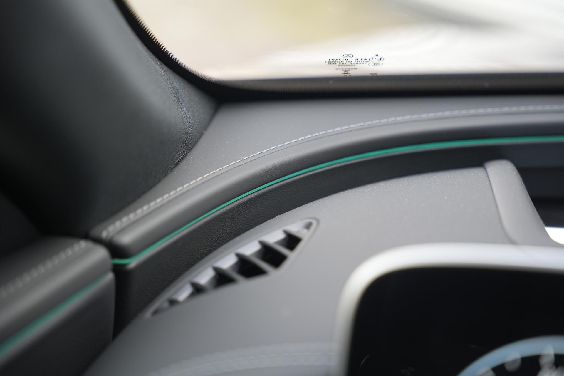 Mercedes-Benz E-Klasse All-Terrain 300 de 4MATIC All-Terrain 2025 Velvet brown-metallic finish (771U) 37