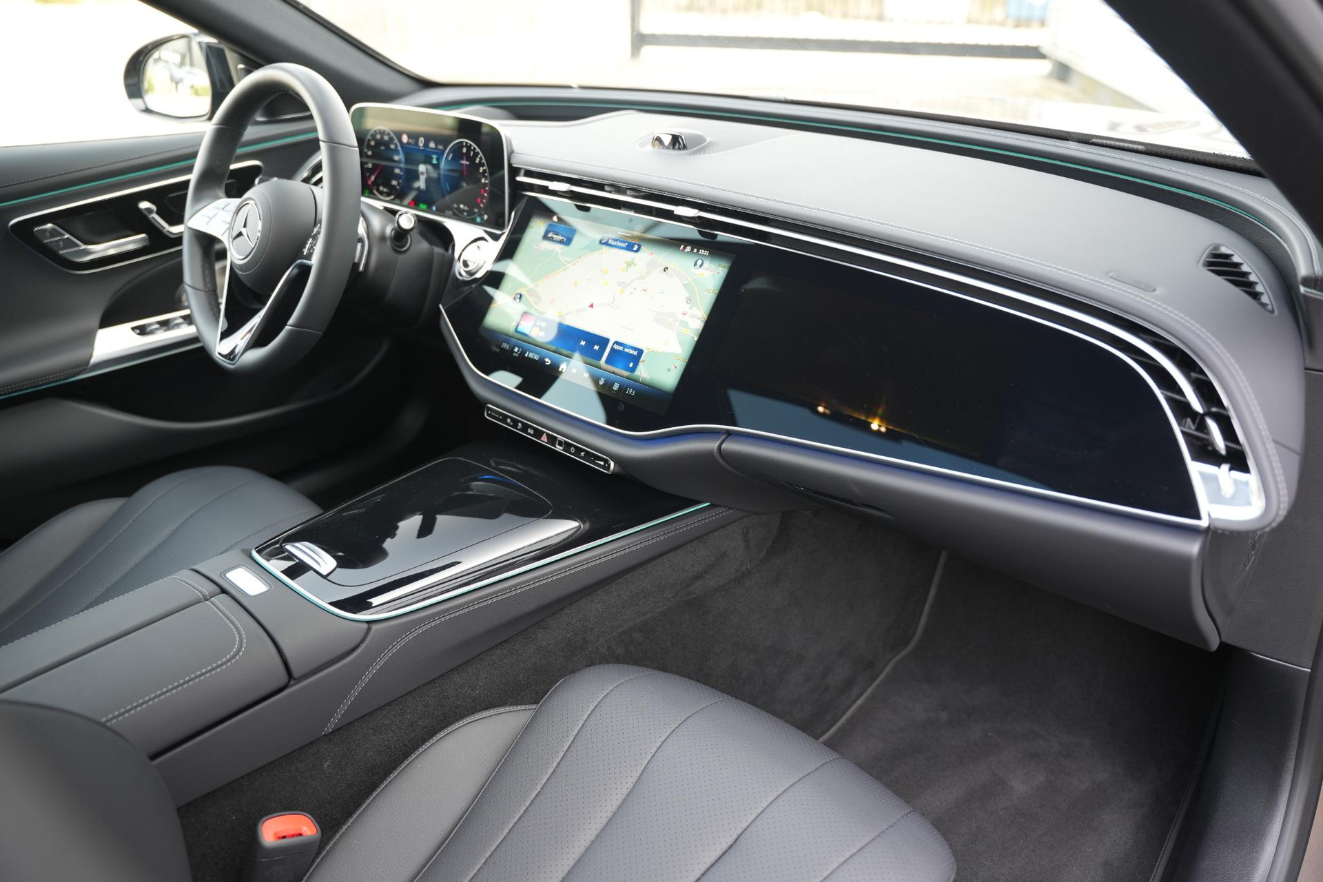 Mercedes-Benz E-Klasse All-Terrain 300 de 4MATIC All-Terrain 2025 Velvet brown-metallic finish (771U) 4