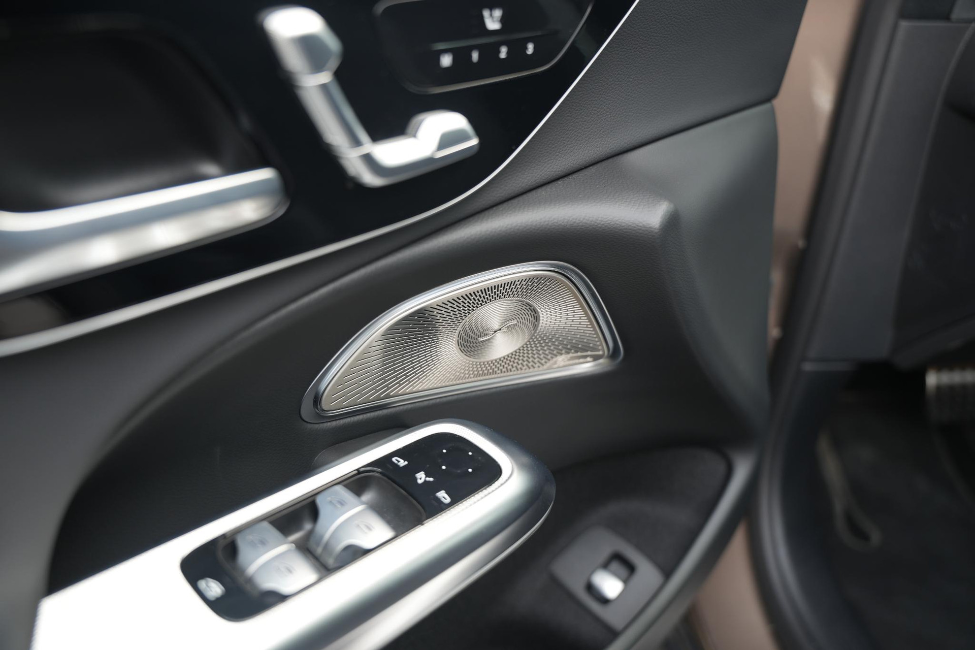 Mercedes-Benz E-Klasse All-Terrain 300 de 4MATIC All-Terrain 2025 Velvet brown-metallic finish (771U) 40