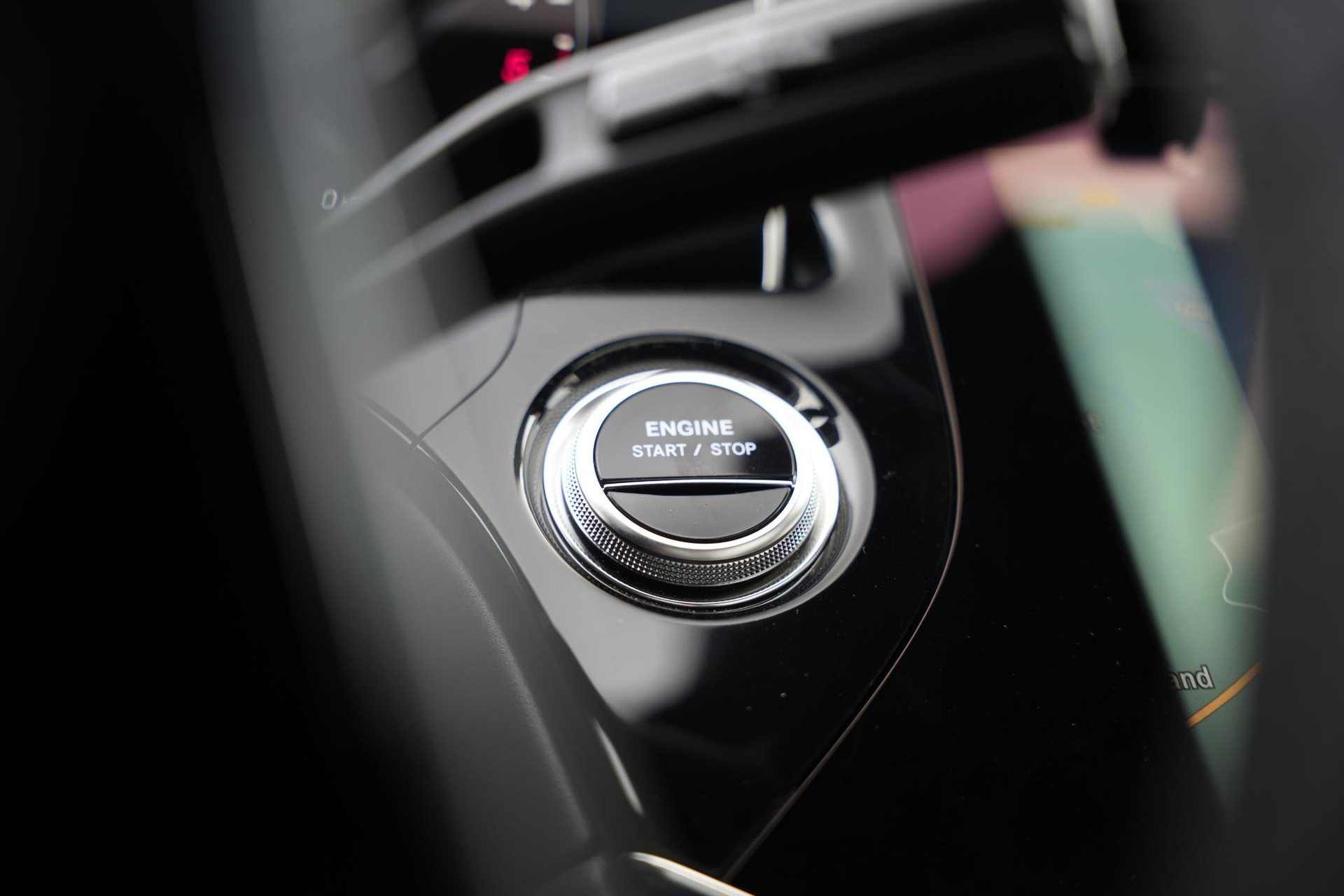 Mercedes-Benz E-Klasse All-Terrain 300 de 4MATIC All-Terrain 2025 Velvet brown-metallic finish (771U) 42