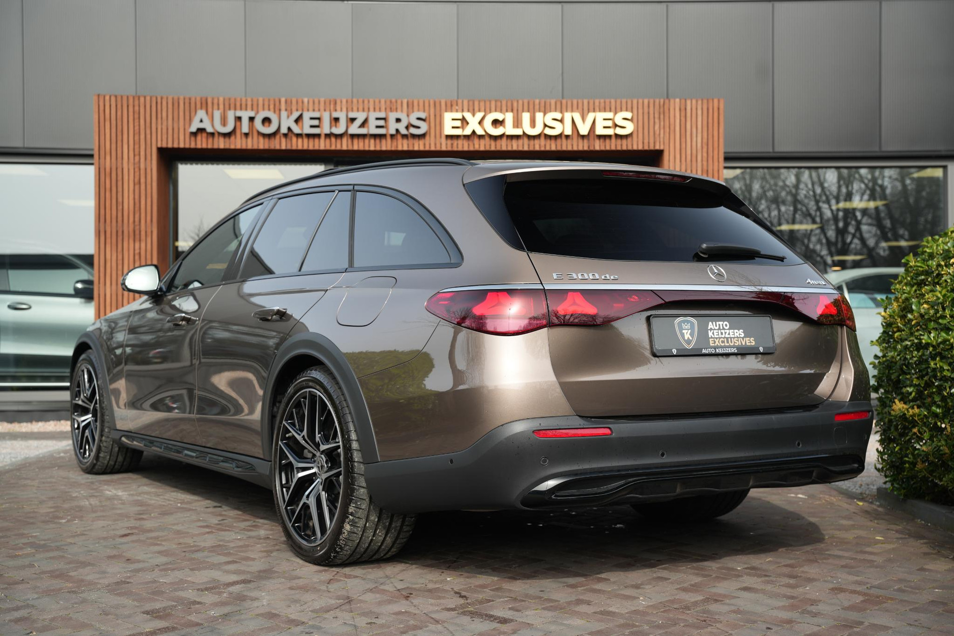 Mercedes-Benz E-Klasse All-Terrain 300 de 4MATIC All-Terrain 2025 Velvet brown-metallic finish (771U) 7