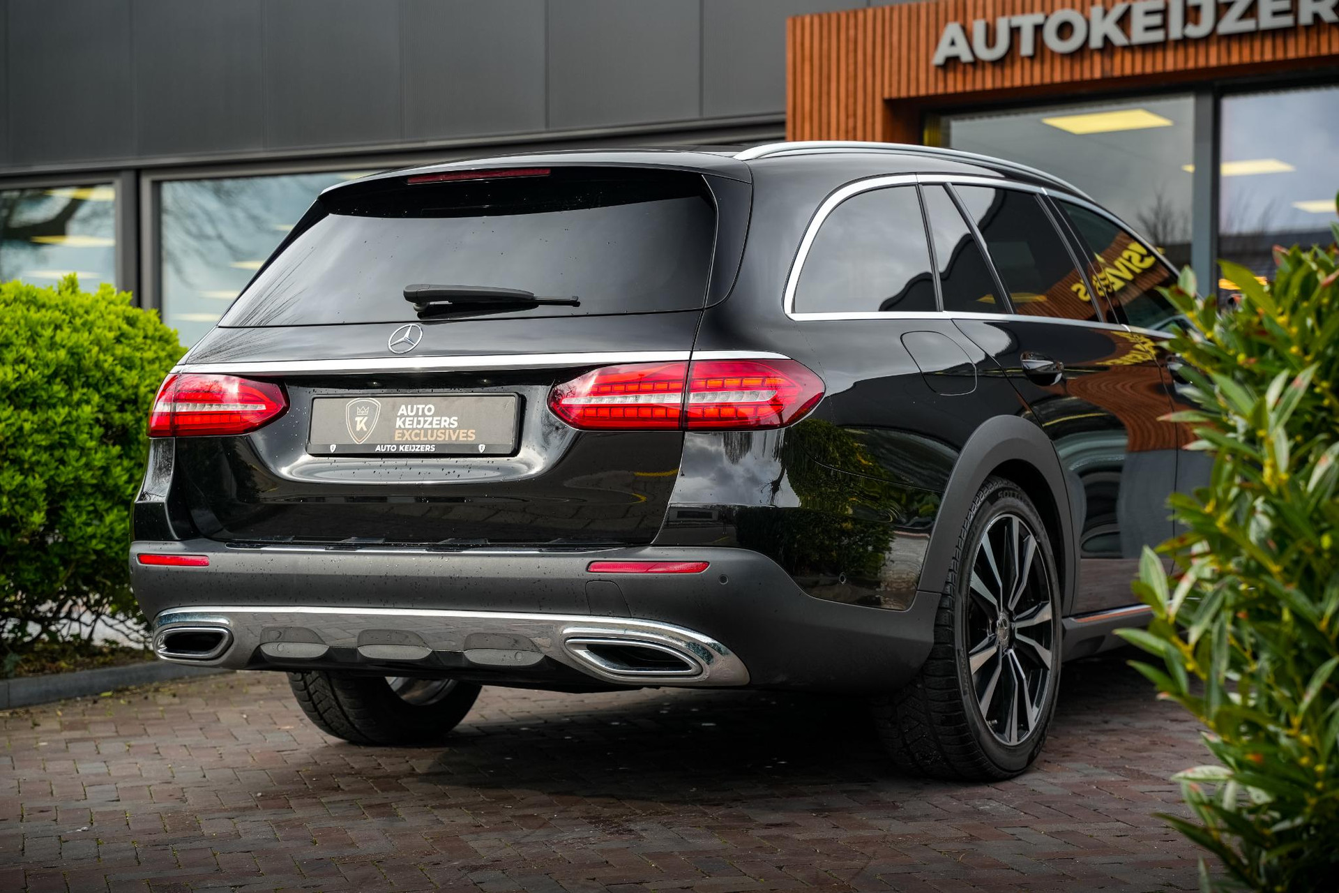 Mercedes-Benz E-Klasse All-Terrain 400 d 4Matic 2022 Obsidian black - metallic finish (197U) 11