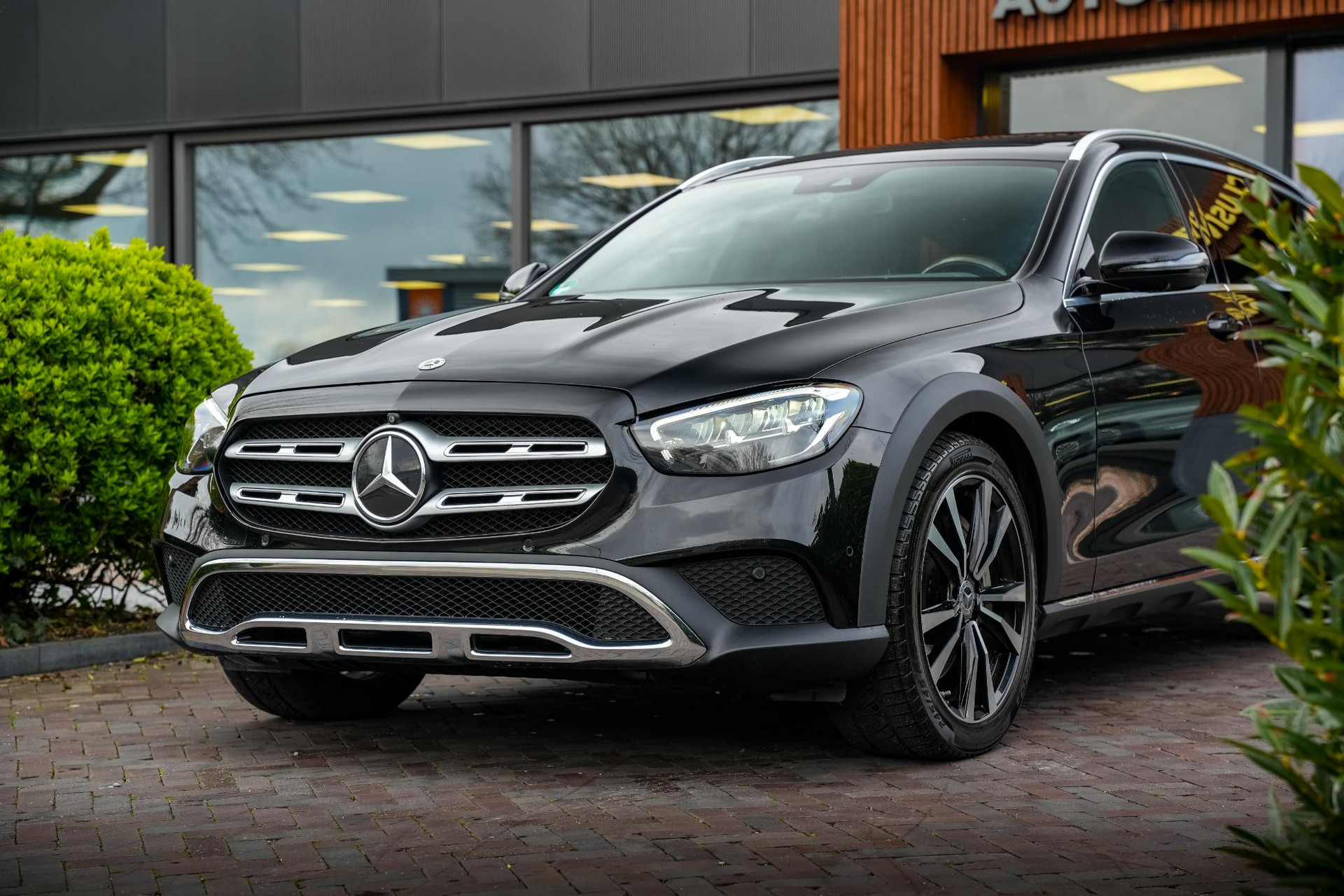 Mercedes-Benz E-Klasse All-Terrain 400 d 4Matic 2022 Obsidian black - metallic finish (197U) 13