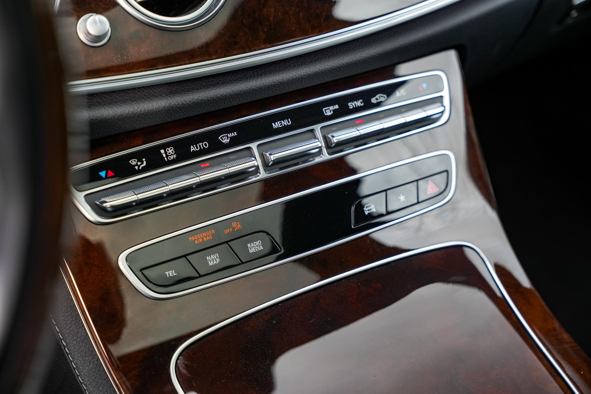 Mercedes-Benz E-Klasse All-Terrain 400 d 4Matic 2022 Obsidian black - metallic finish (197U) 17