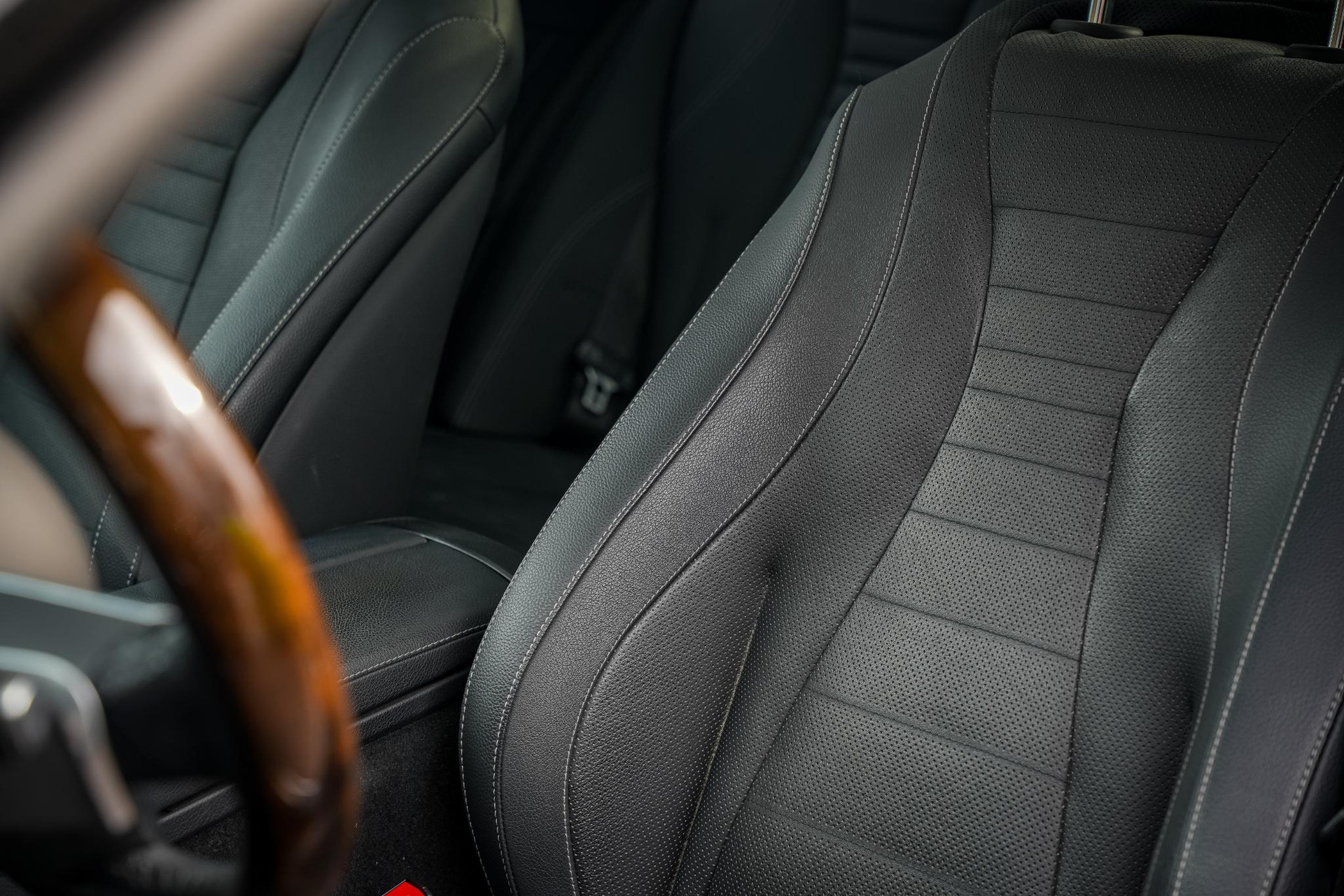 Mercedes-Benz E-Klasse All-Terrain 400 d 4Matic 2022 Obsidian black - metallic finish (197U) 25