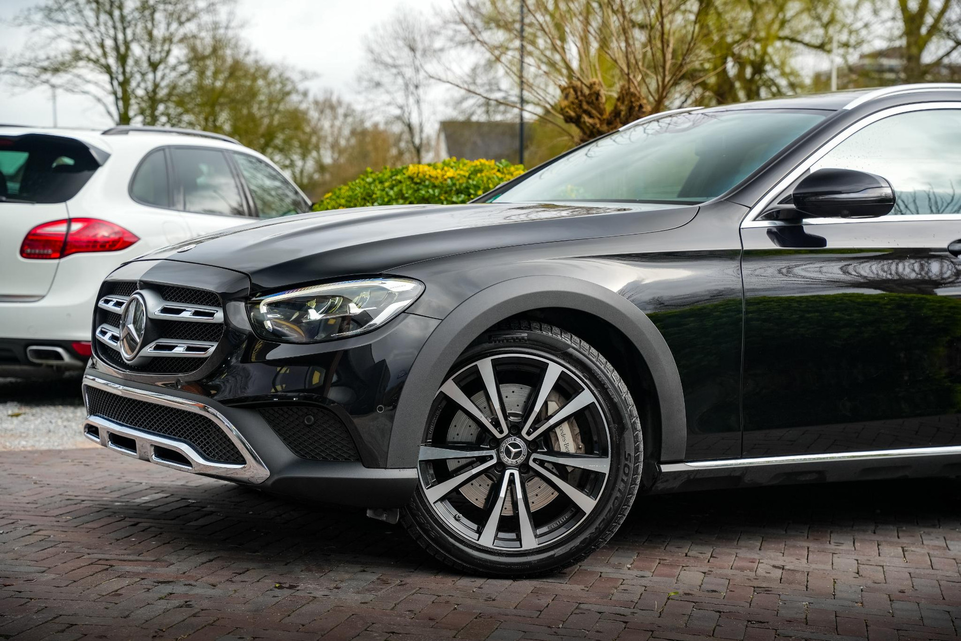 Mercedes-Benz E-Klasse All-Terrain 400 d 4Matic 2022 Obsidian black - metallic finish (197U) 31