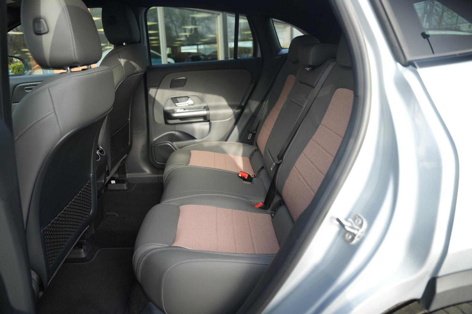 Mercedes-Benz EQA 250+ Business Solution 71 kWh 2025  12