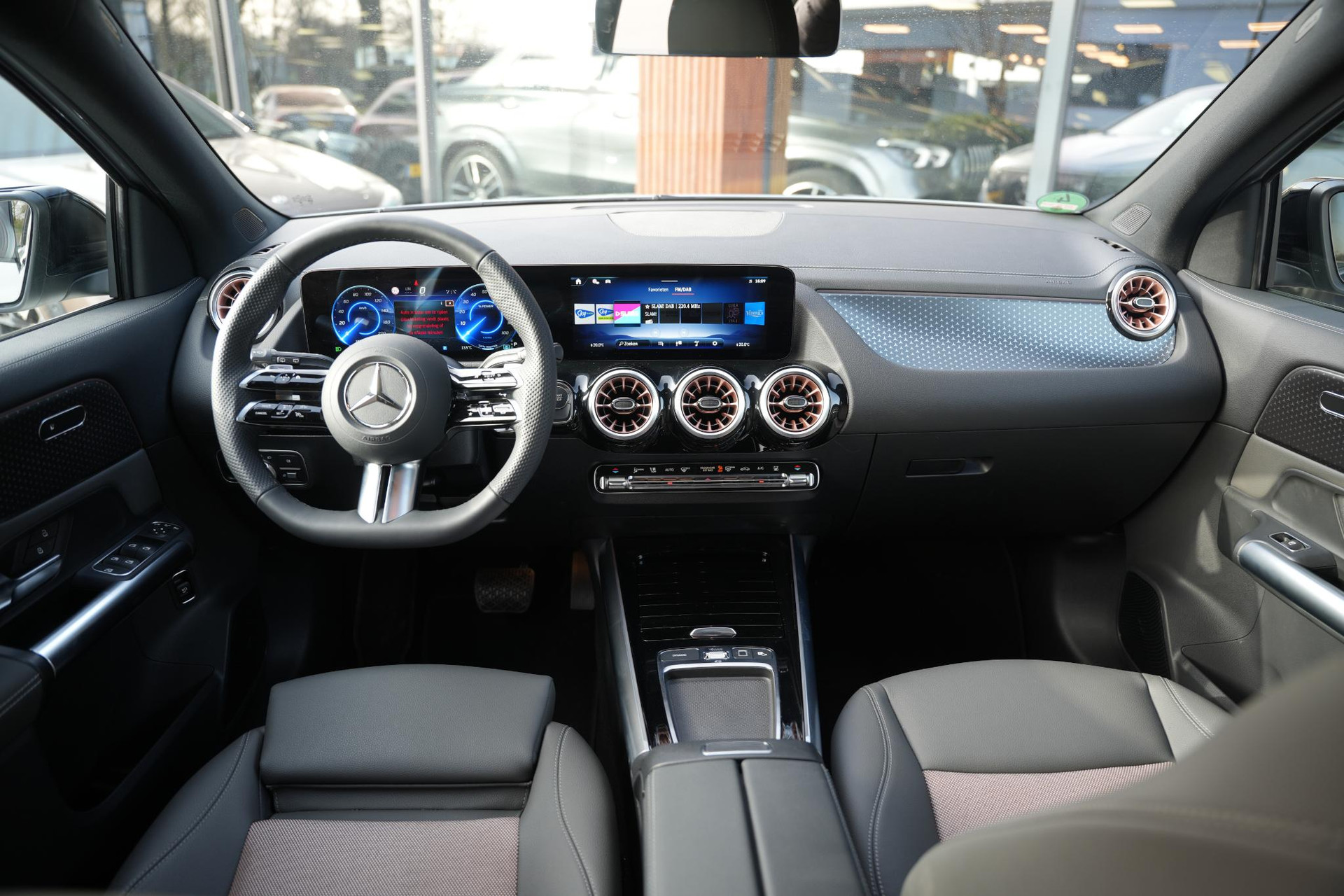 Mercedes-Benz EQA 250+ Business Solution 71 kWh 2025  13