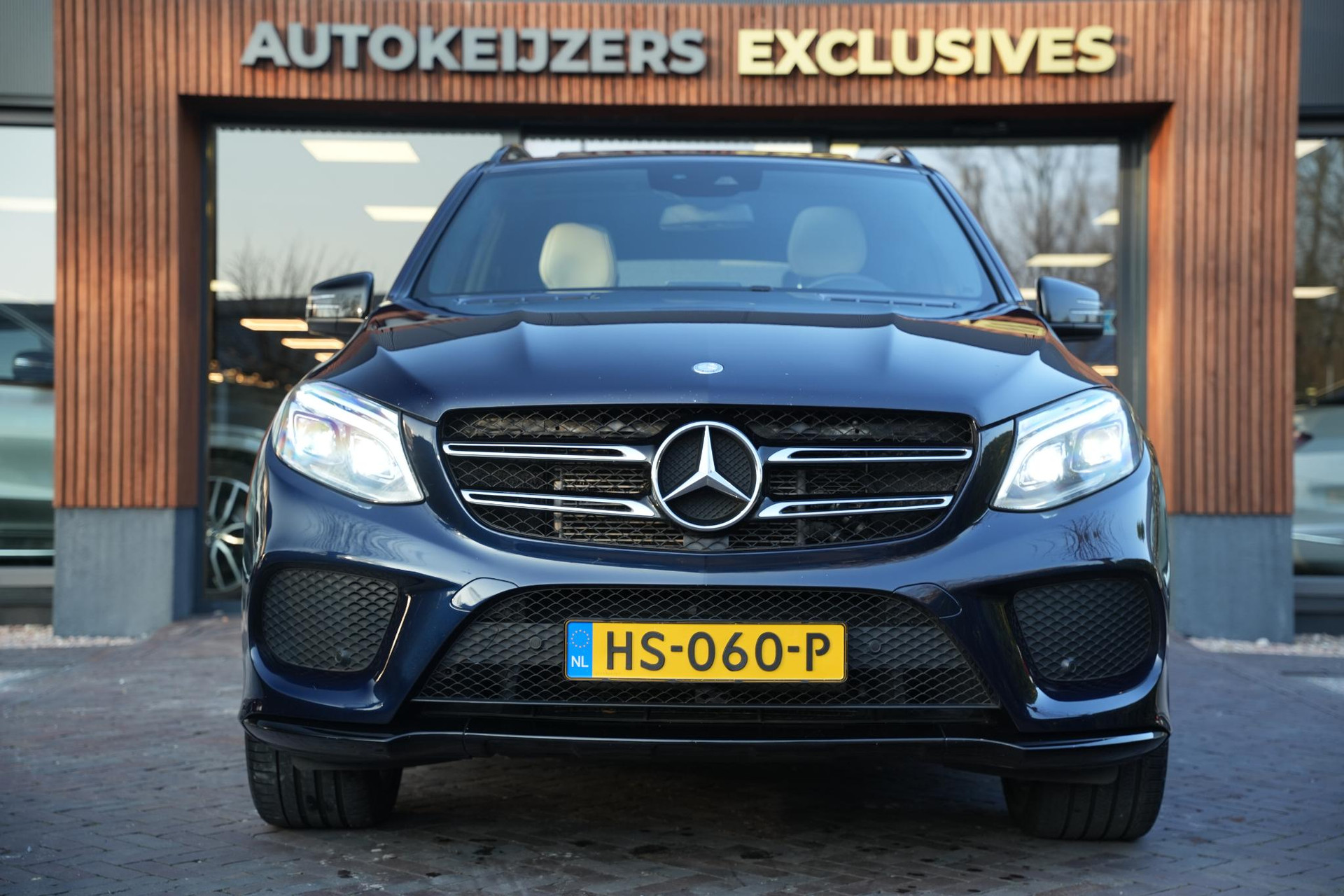 Mercedes-Benz GLE 500 e 4MATIC 2015 CAVANSITE BLUE METALLIC FINISH (890U) 3