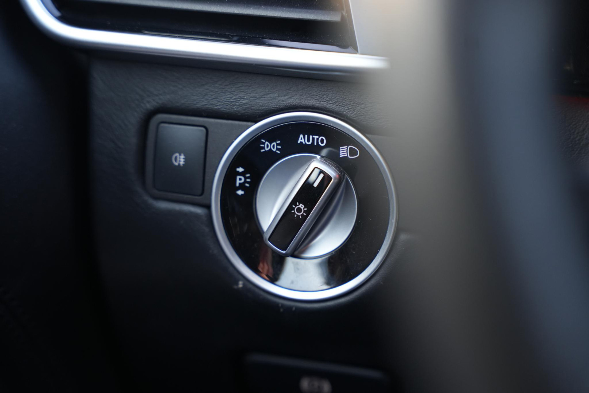 Mercedes-Benz GLE 500 e 4MATIC 2015 CAVANSITE BLUE METALLIC FINISH (890U) 32