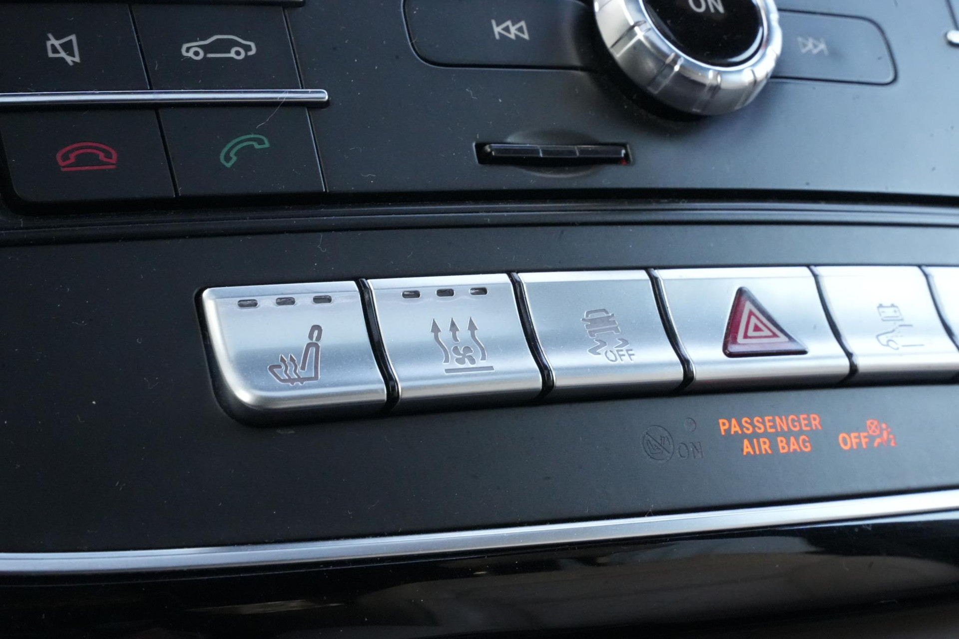 Mercedes-Benz GLE 500 e 4MATIC 2015 CAVANSITE BLUE METALLIC FINISH (890U) 35