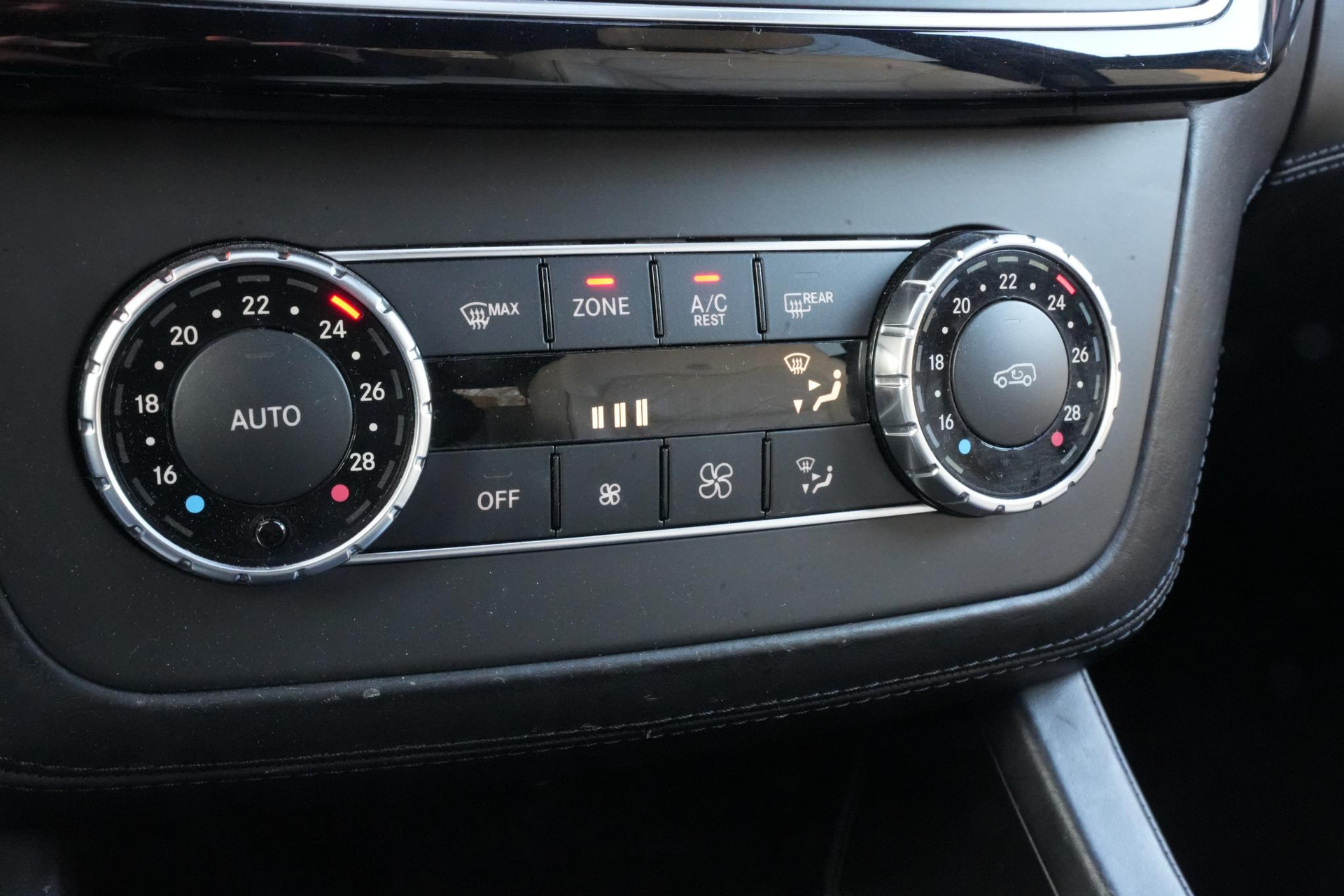 Mercedes-Benz GLE 500 e 4MATIC 2015 CAVANSITE BLUE METALLIC FINISH (890U) 37