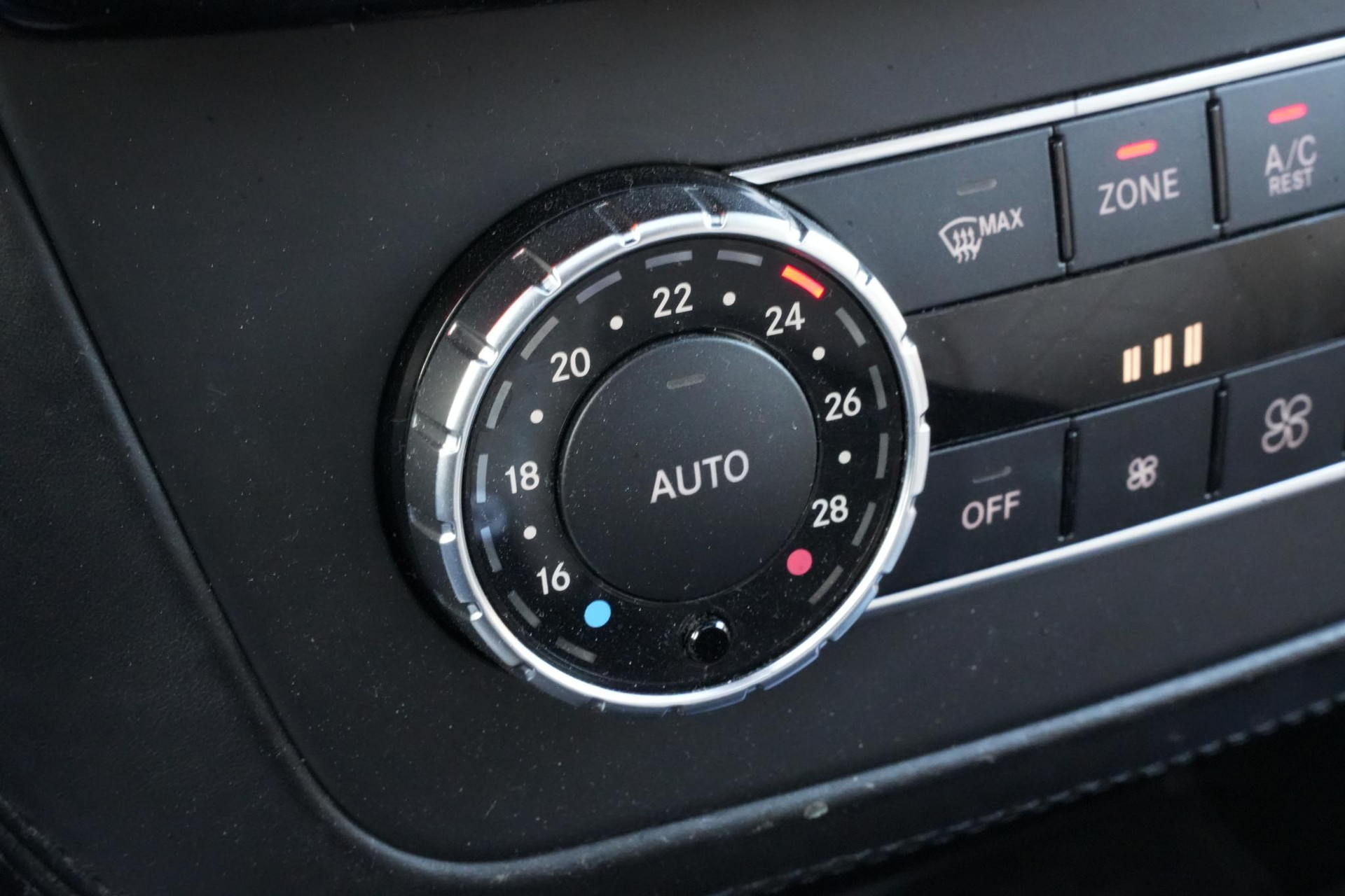 Mercedes-Benz GLE 500 e 4MATIC 2015 CAVANSITE BLUE METALLIC FINISH (890U) 38