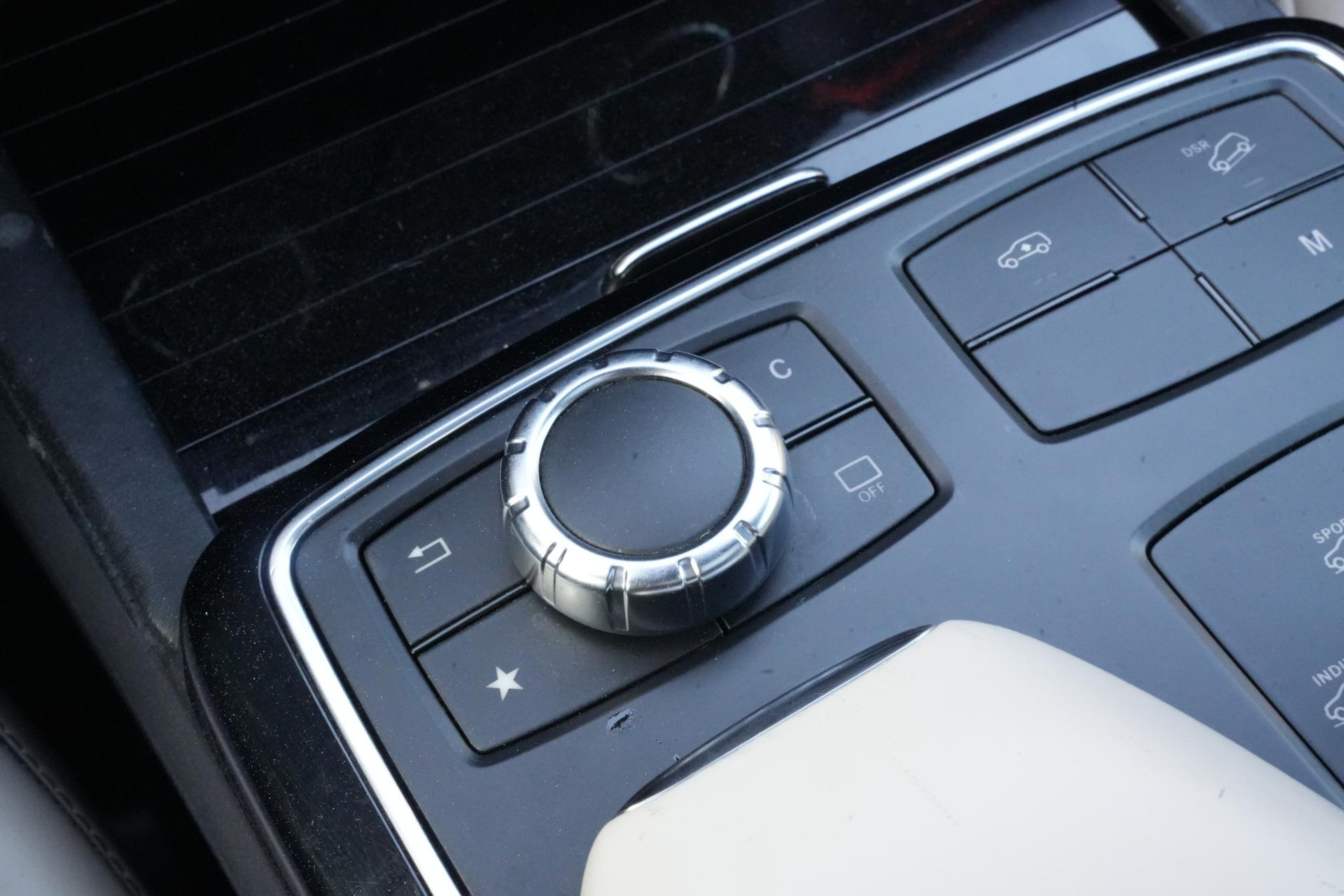 Mercedes-Benz GLE 500 e 4MATIC 2015 CAVANSITE BLUE METALLIC FINISH (890U) 40