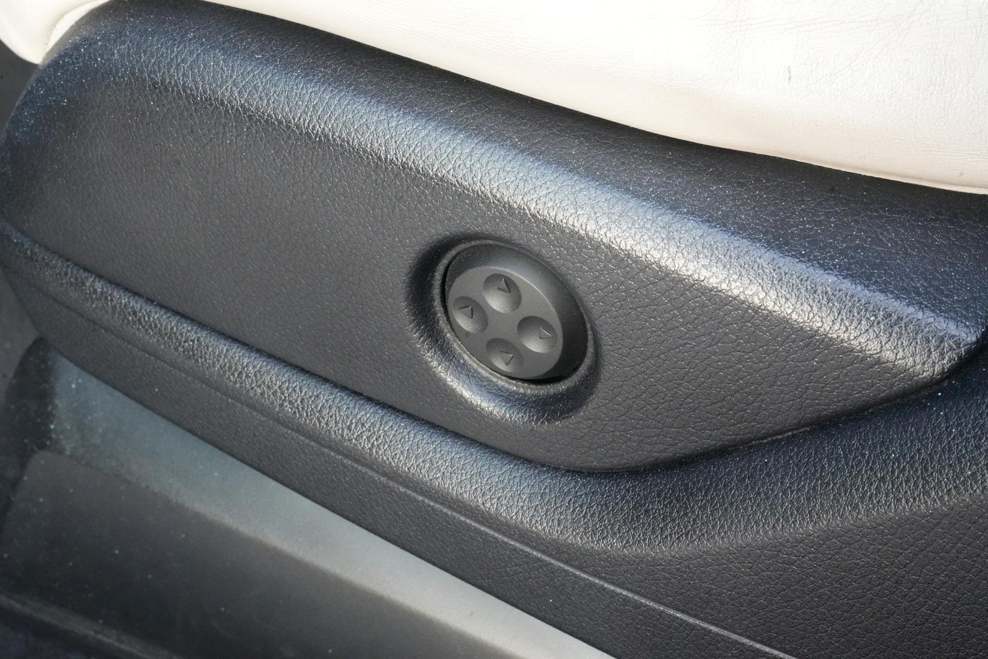 Mercedes-Benz GLE 500 e 4MATIC 2015 CAVANSITE BLUE METALLIC FINISH (890U) 45