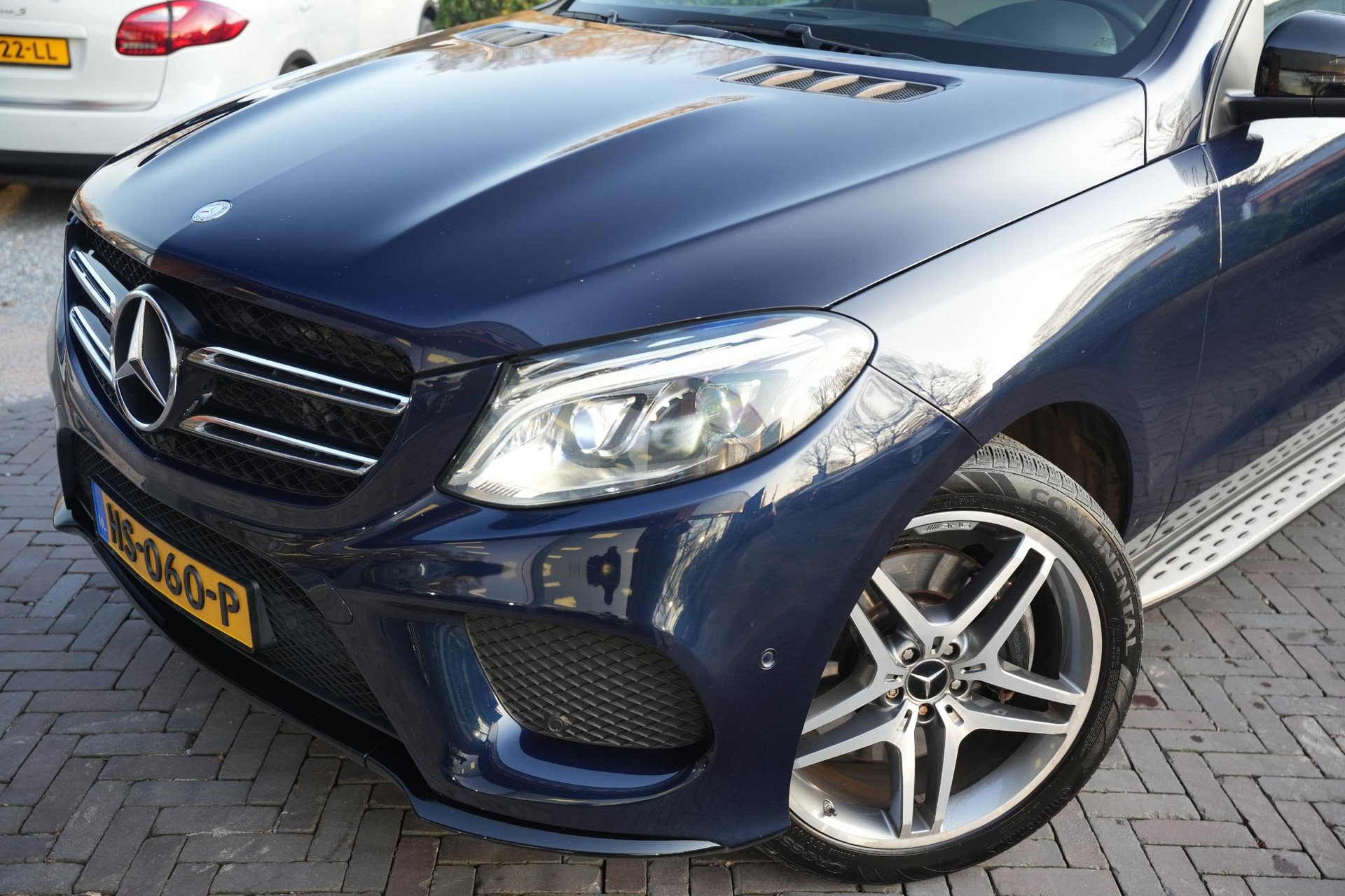 Mercedes-Benz GLE 500 e 4MATIC 2015 CAVANSITE BLUE METALLIC FINISH (890U) 51