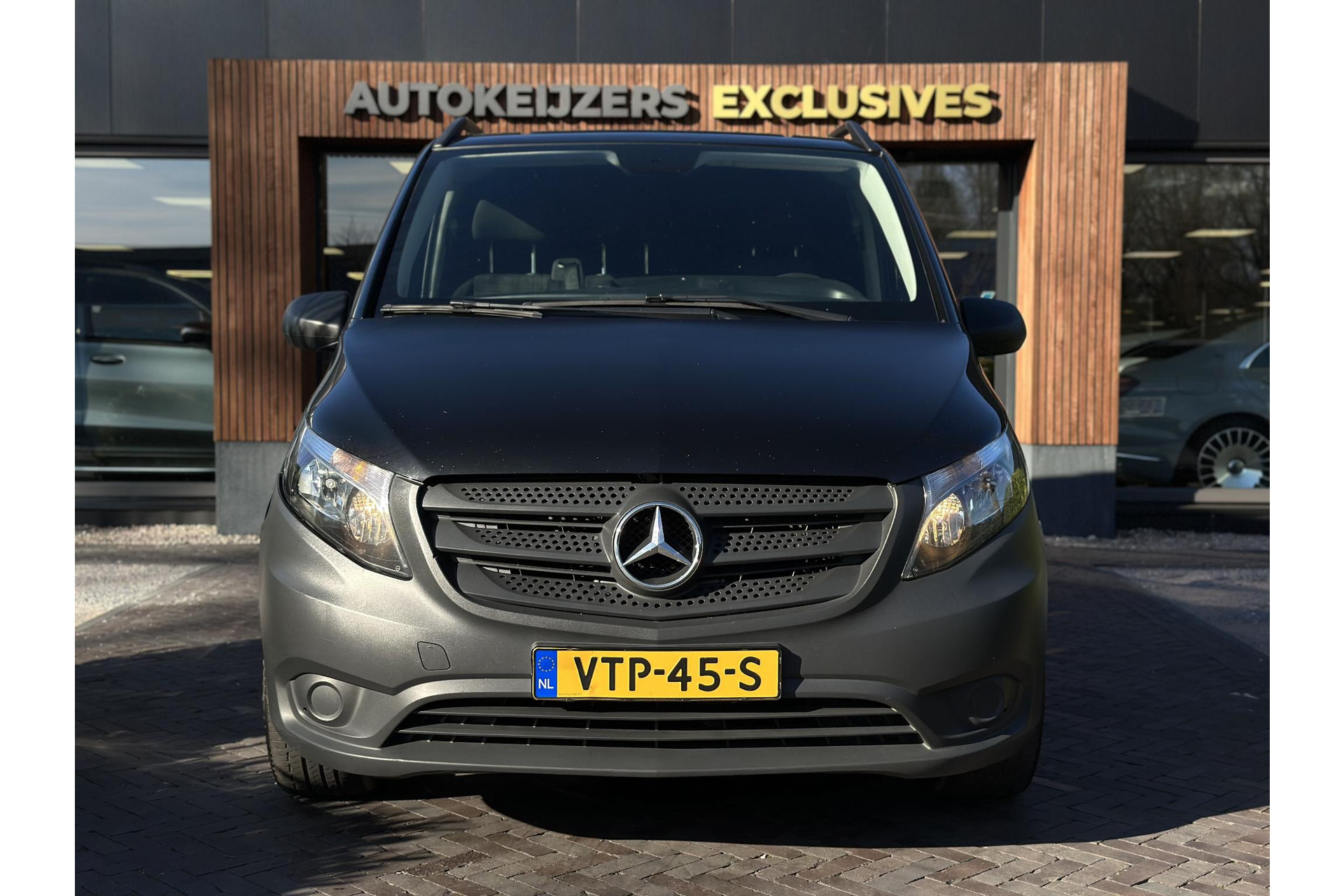 Mercedes-Benz Vito 111 CDI Lang 2018 Zwart 3
