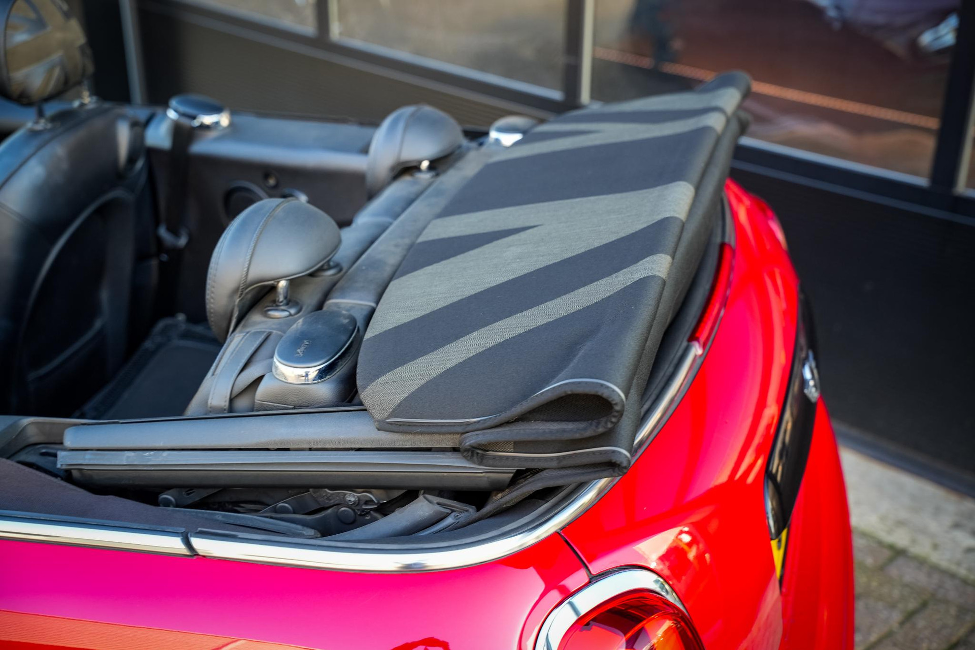 MINI Cabrio 2.0 John Cooper Works Chili 2016 Chili red 18