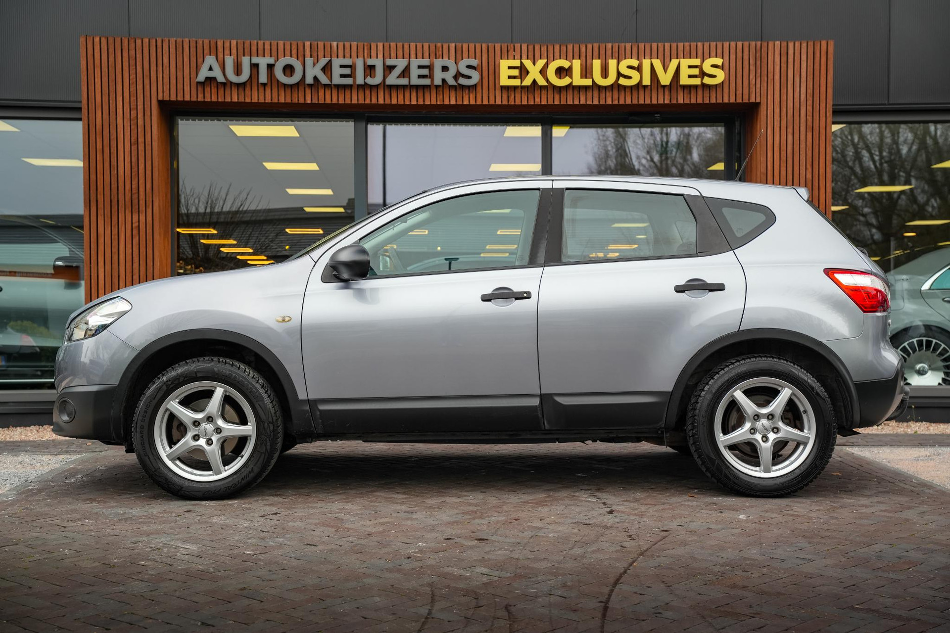 Nissan QASHQAI 1.6 2WD Acenta 2010 grijs 4