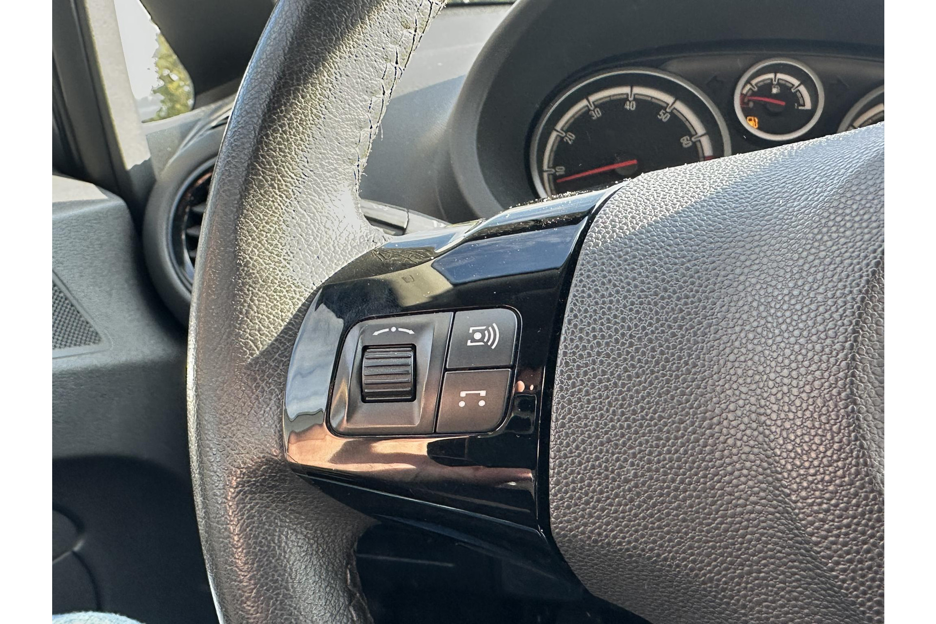 Opel Corsa 1.4-16V Cosmo 2010 Technical grey (GAL) 15