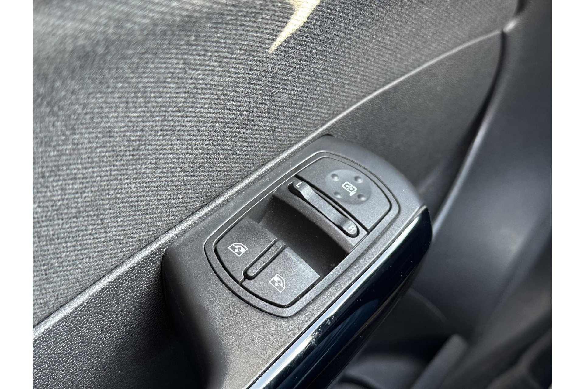 Opel Corsa 1.4-16V Cosmo 2010 Technical grey (GAL) 18