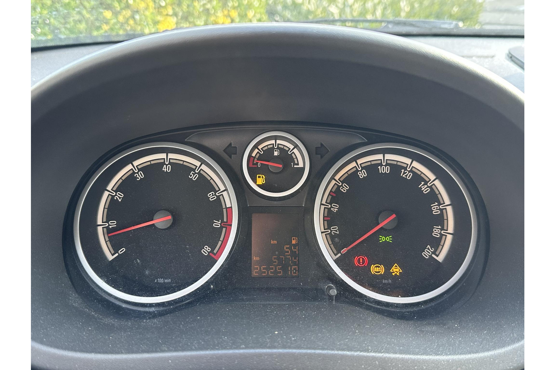 Opel Corsa 1.4-16V Cosmo 2010 Technical grey (GAL) 8