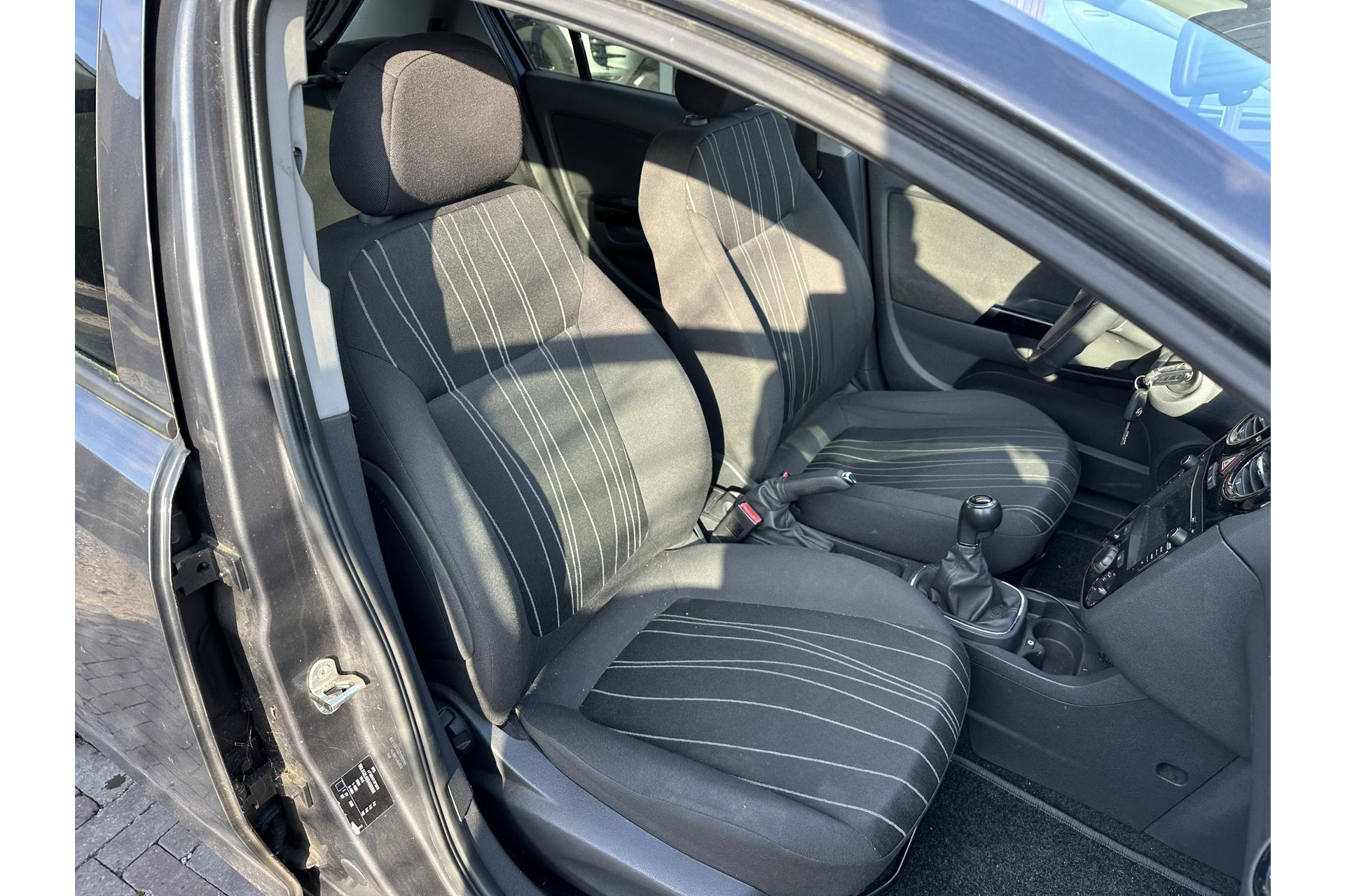 Opel Corsa 1.4-16V Cosmo 2010 Technical grey (GAL) 9