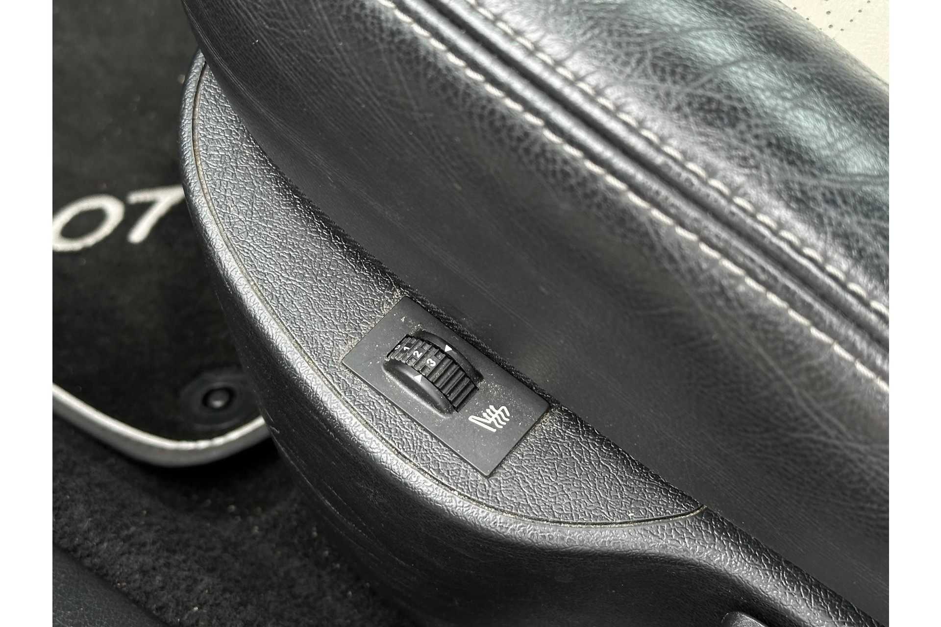 Peugeot 207 CC 1.6 VTi Roland Garros 2008  18