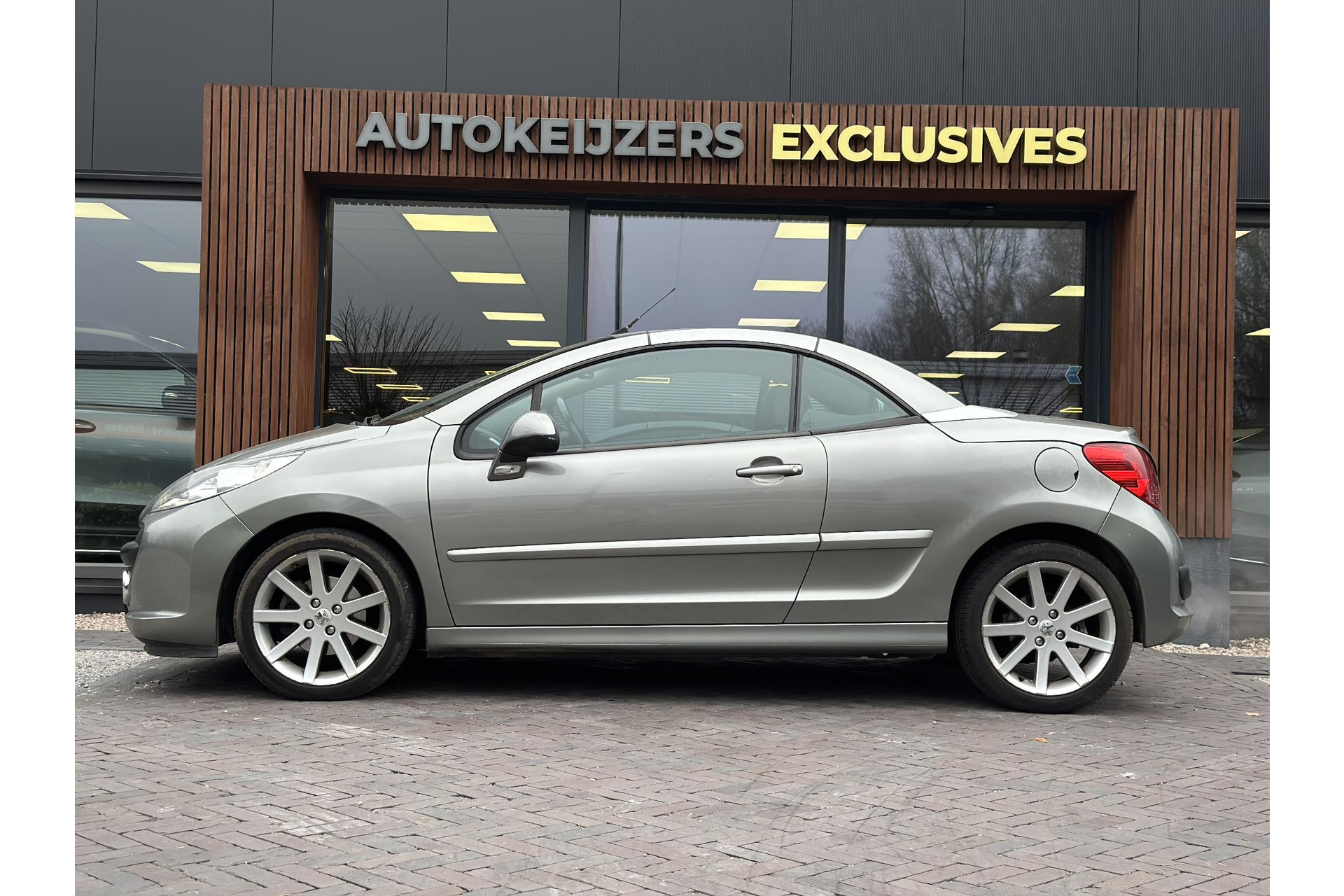 Peugeot 207 CC 1.6 VTi Roland Garros 2008  3