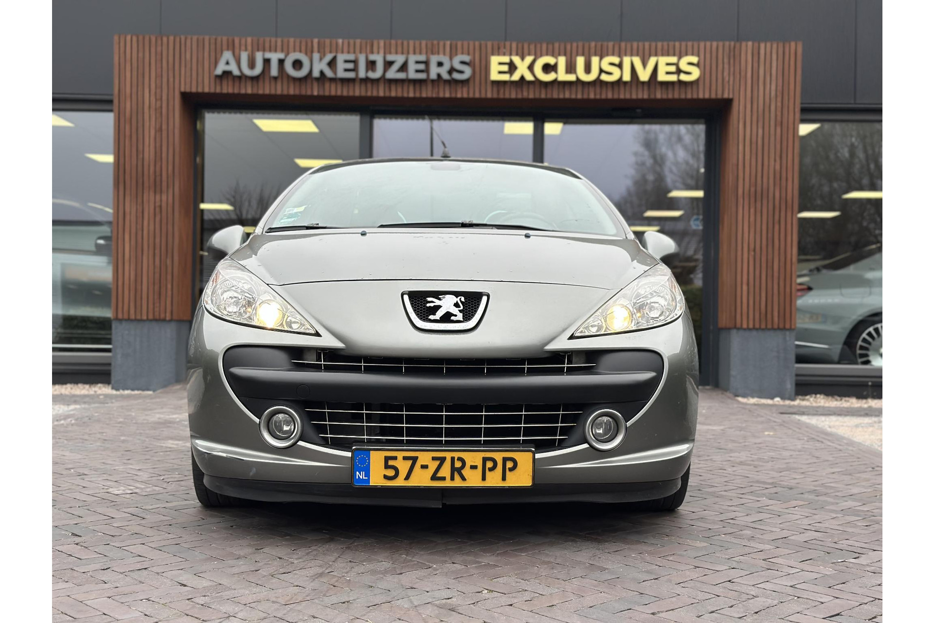 Peugeot 207 CC 1.6 VTi Roland Garros 2008  4