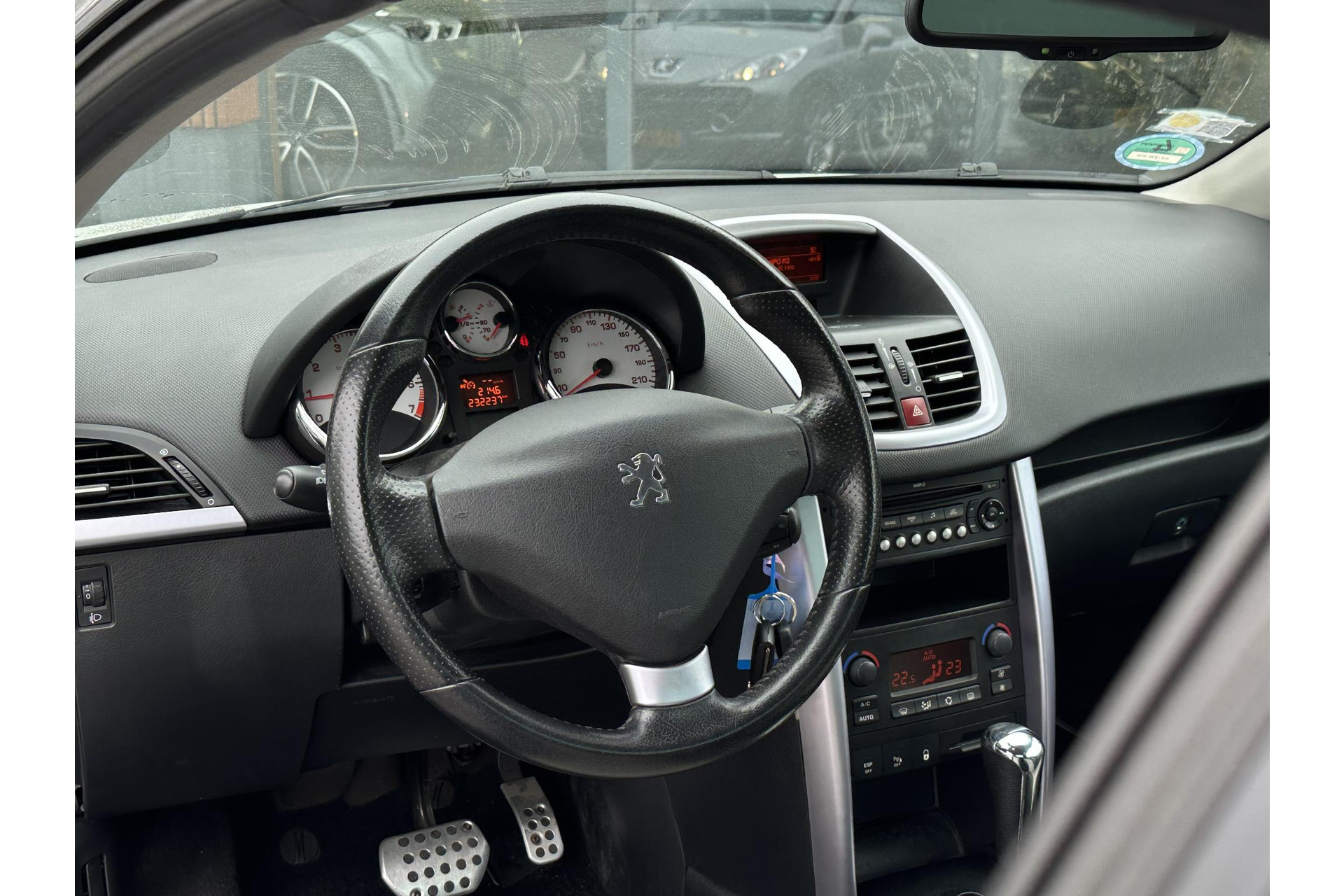 Peugeot 207 CC 1.6 VTi Roland Garros 2008  7