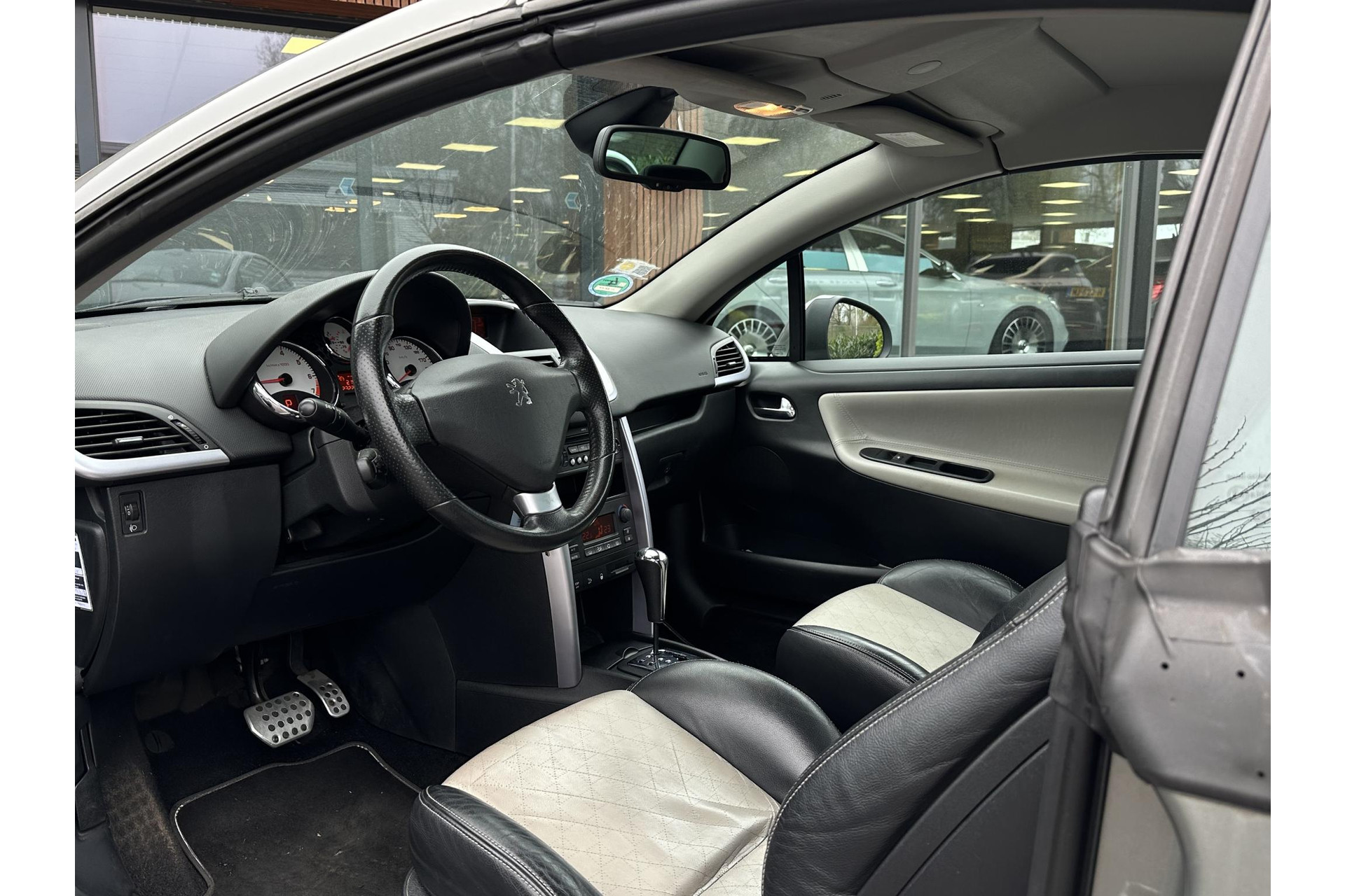 Peugeot 207 CC 1.6 VTi Roland Garros 2008  8