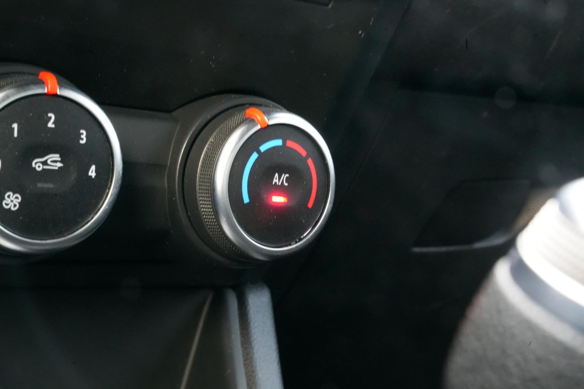 Renault Captur 1.0 TCe 100 Bi-Fuel Zen 2021 Noir etoilé gne 20
