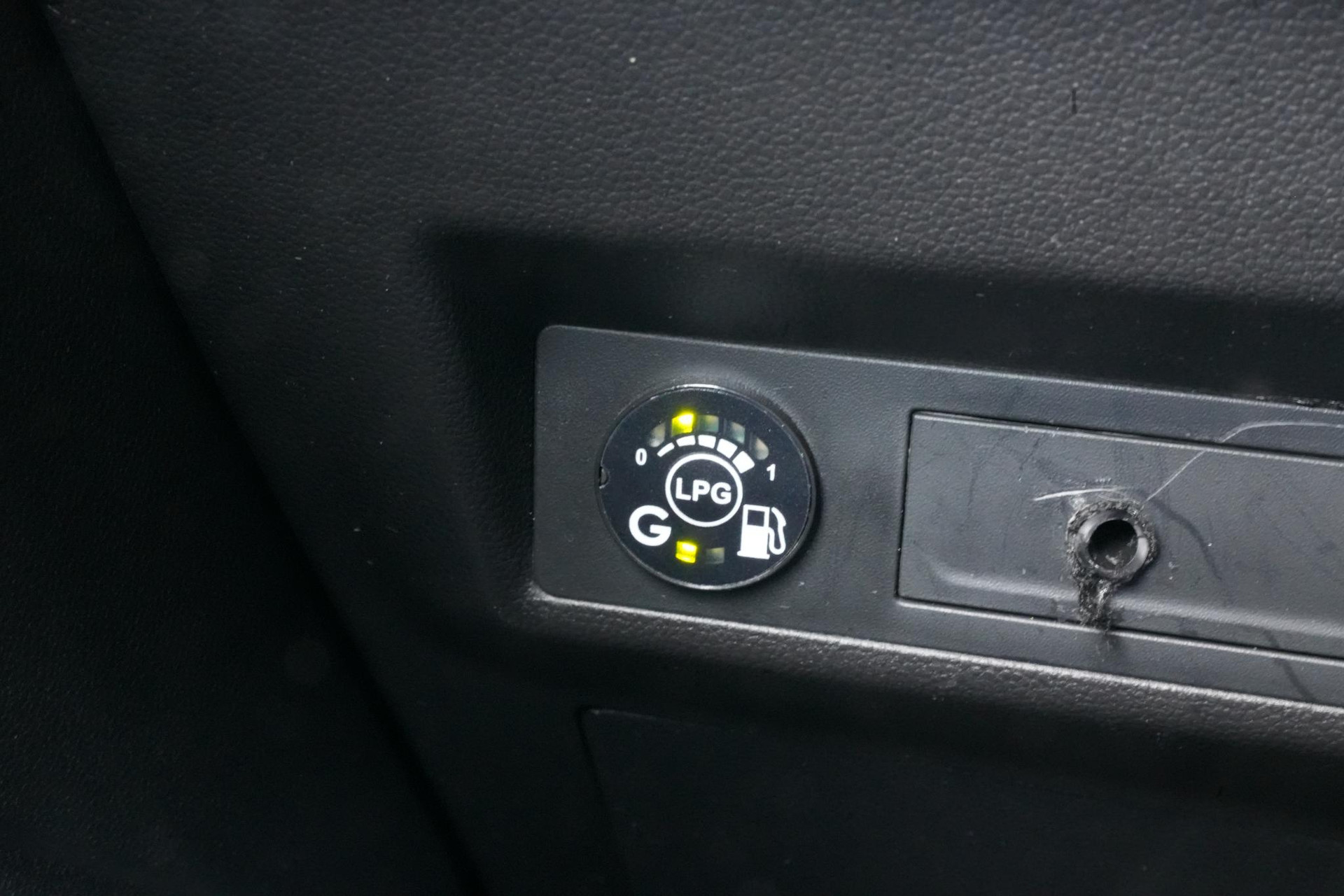 Renault Captur 1.0 TCe 100 Bi-Fuel Zen 2021 Noir etoilé gne 25