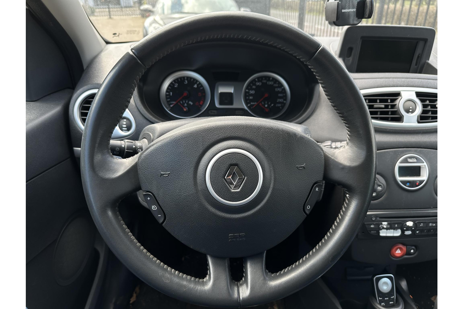 Renault Clio 1.5 dCi Parisienne 2011 Blanc glacier  4