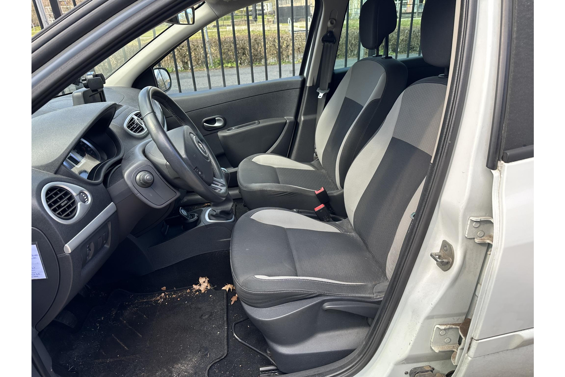 Renault Clio 1.5 dCi Parisienne 2011 Blanc glacier  8