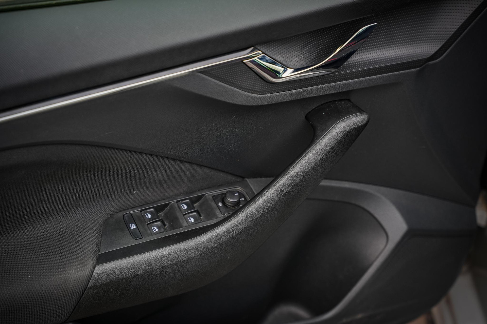 Škoda Kamiq 1.0 TSI Business Edition 2020 Steel grey 14